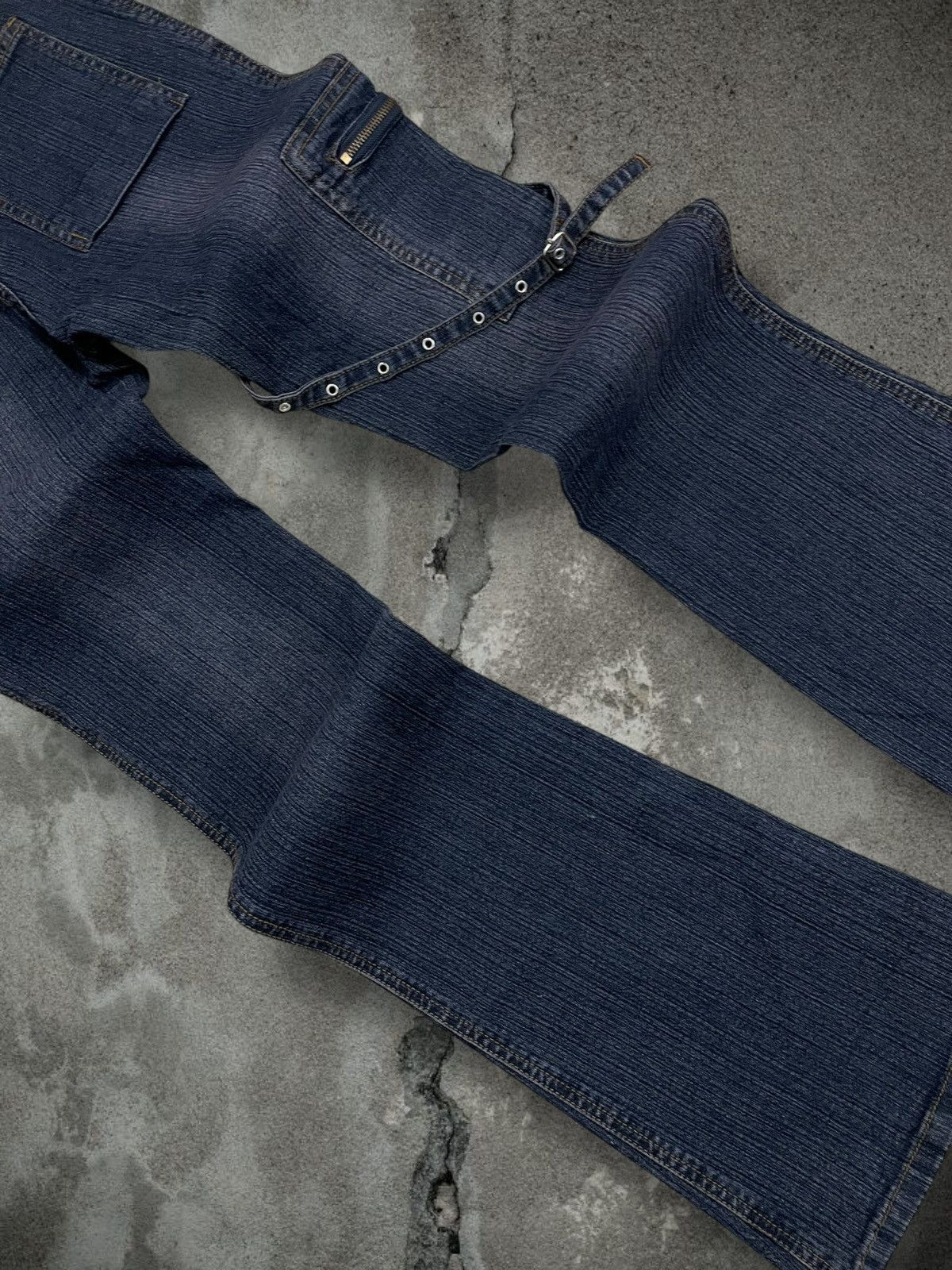 Designer Vintage Og 90s Japan Designer Haphazard Flared Bondage Denim Size US 27 - 12 Thumbnail