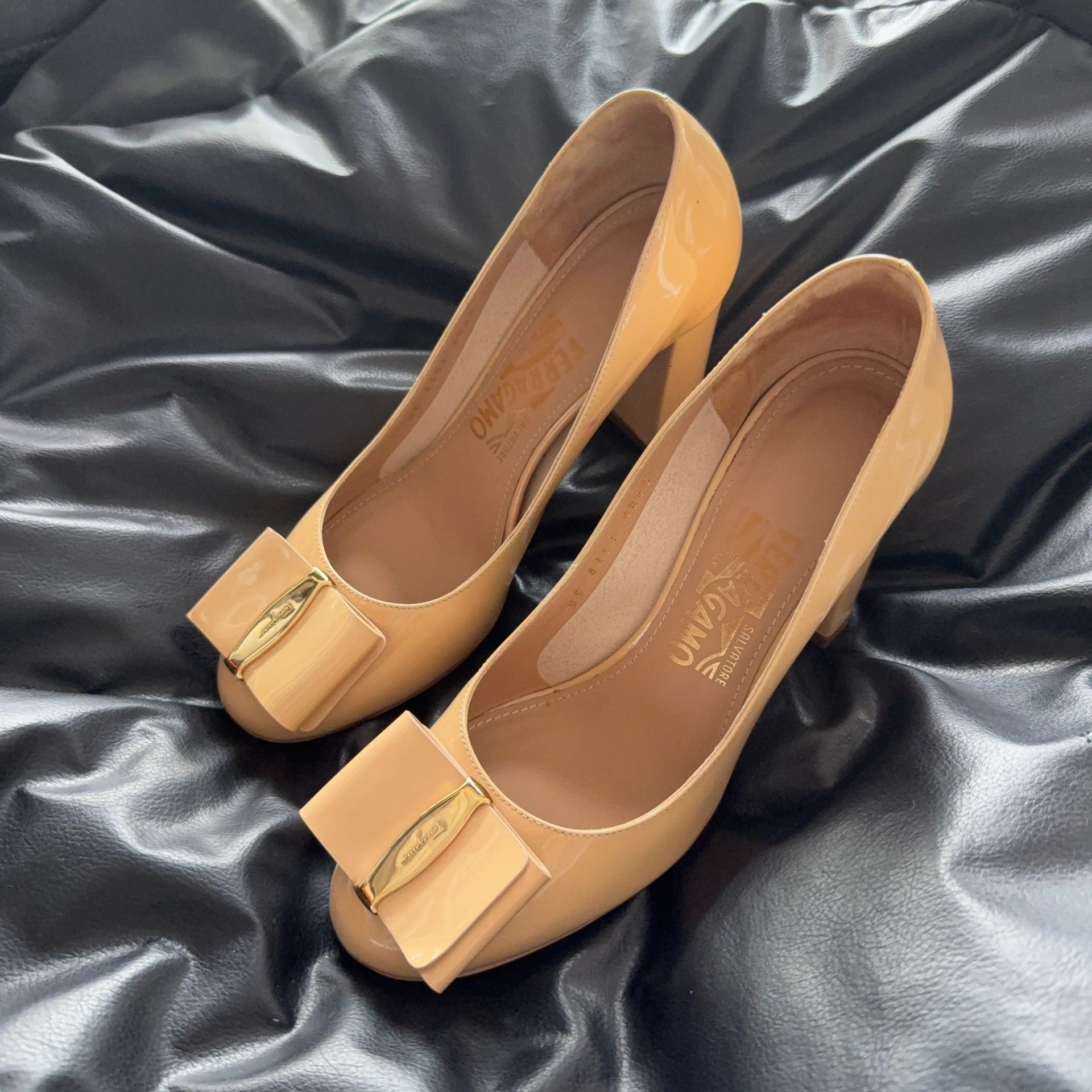 Salvatore Ferragamo Salvatore Ferragamo Gold Lowtop Sneakers 37 Women Size US 6.5 / IT 36.5 - 1 Thumbnail
