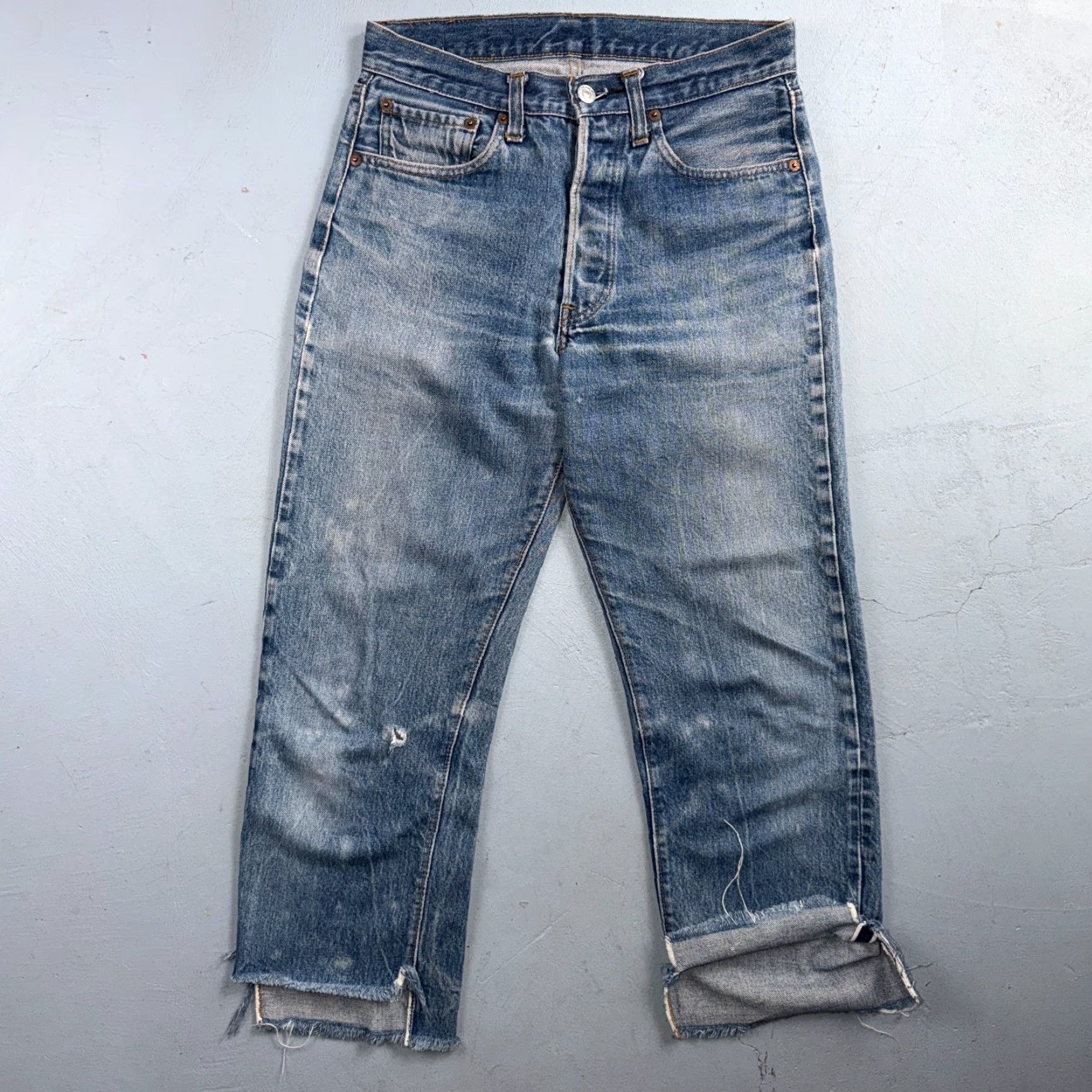 Levi's Levis 501 Jeans Vintage 80s Light Wash Button 5-Pocket Denim USA Mid Rise Classic Fit Men 28x25 Blue Distressed 30x31 Model Levi's 501 Series Size US 28 / EU 44 - 2 Thumbnail