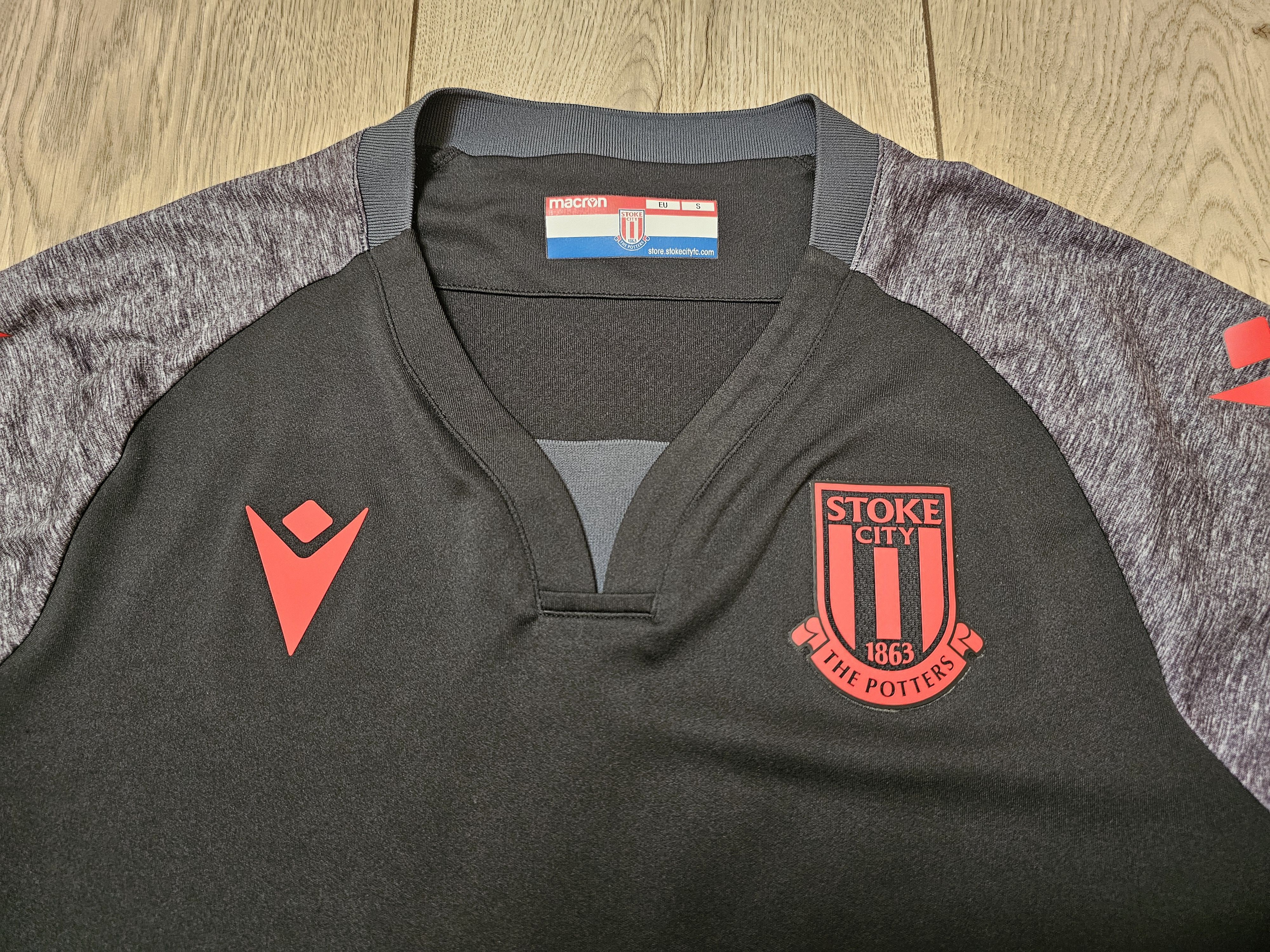 Other STOKE CITY 2019 2020 AWAY FOOTBALL SHIRT SOCCER JERSEY Size US S / EU 44-46 / 1 - 3 Thumbnail