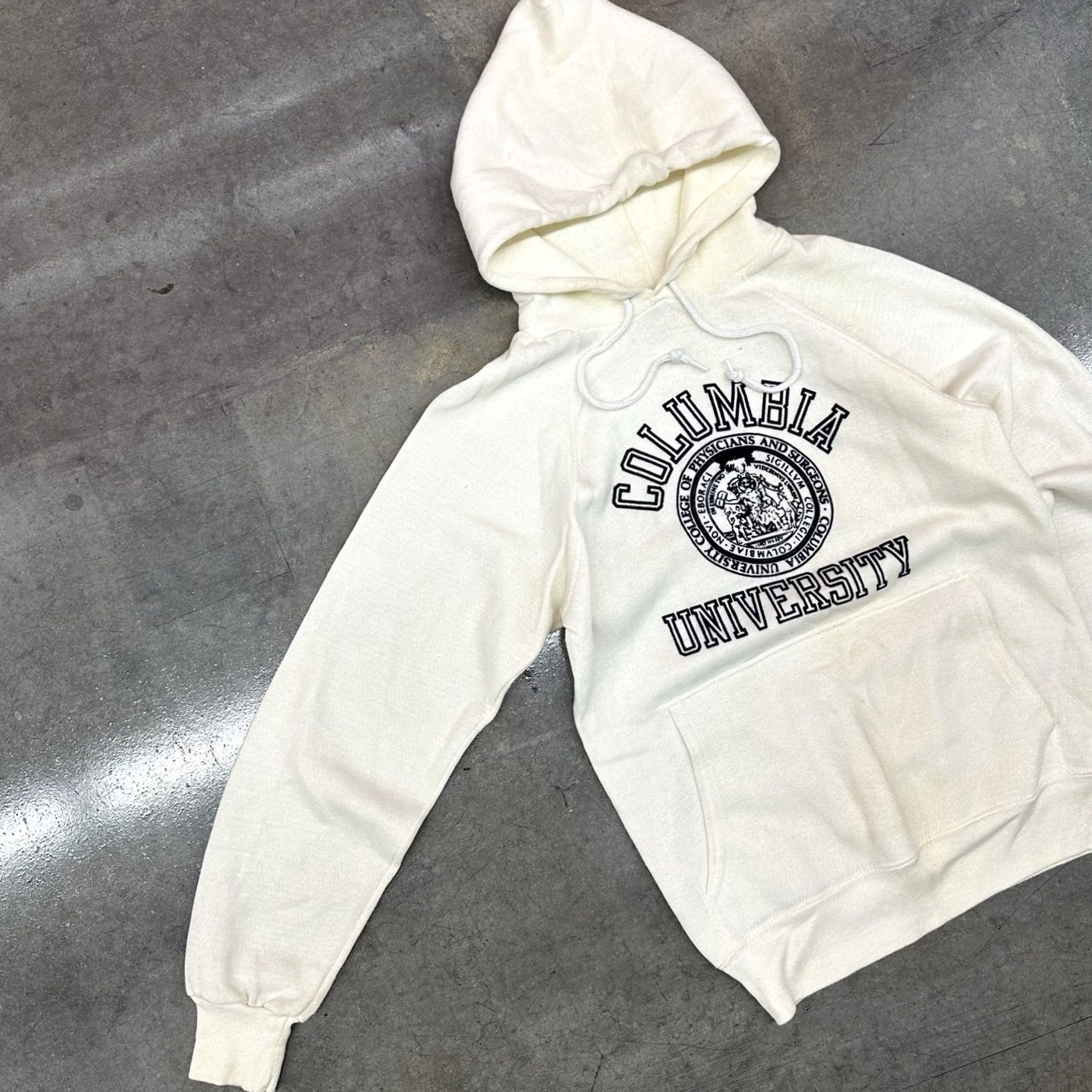Vintage VINTAGE Artex Hoodie University Crest Flock Print Raglan S White Men Size US S / EU 44-46 / 1 - 2 Thumbnail
