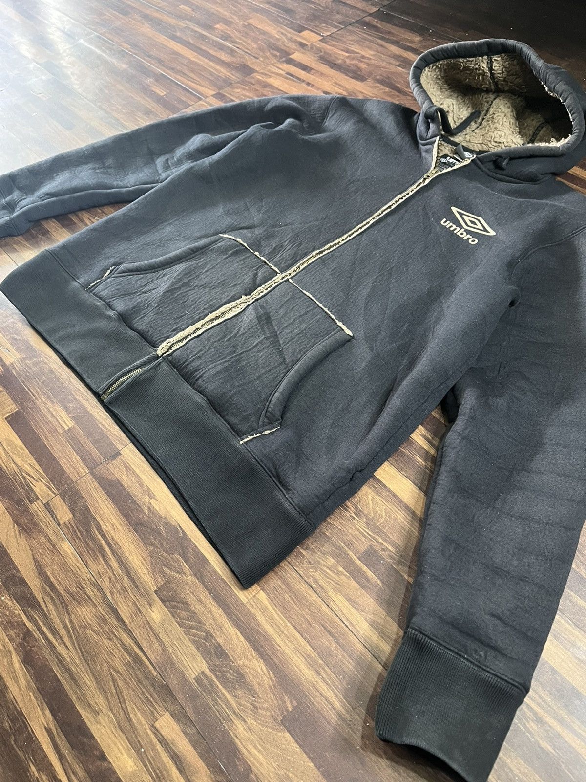 Umbro Vintage 90s Umbro Black boa hoodie parka Size US L / EU 52-54 / 3 - 2 Thumbnail