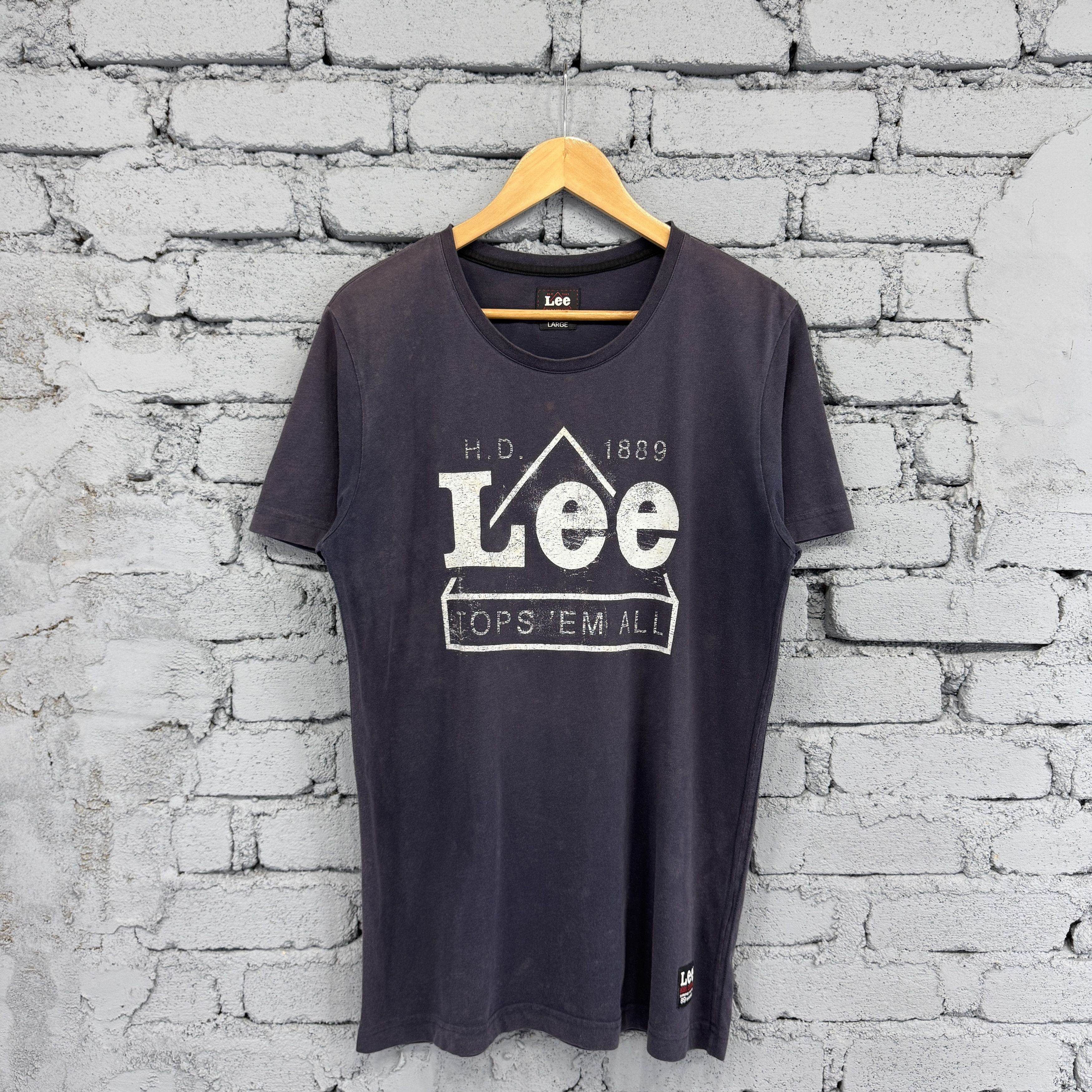 Vintage Rare Vintage Sunfaded Lee Big Logo Tshirt Size US L / EU 52-54 / 3 - 1 Thumbnail