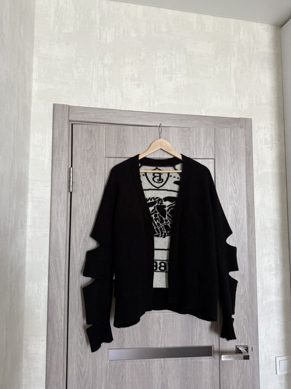 Burberry Burberry Merino Wool Cashmere Logo Intarsia Cut Out Sweater Size S / US 4 / IT 40 - 3 Thumbnail