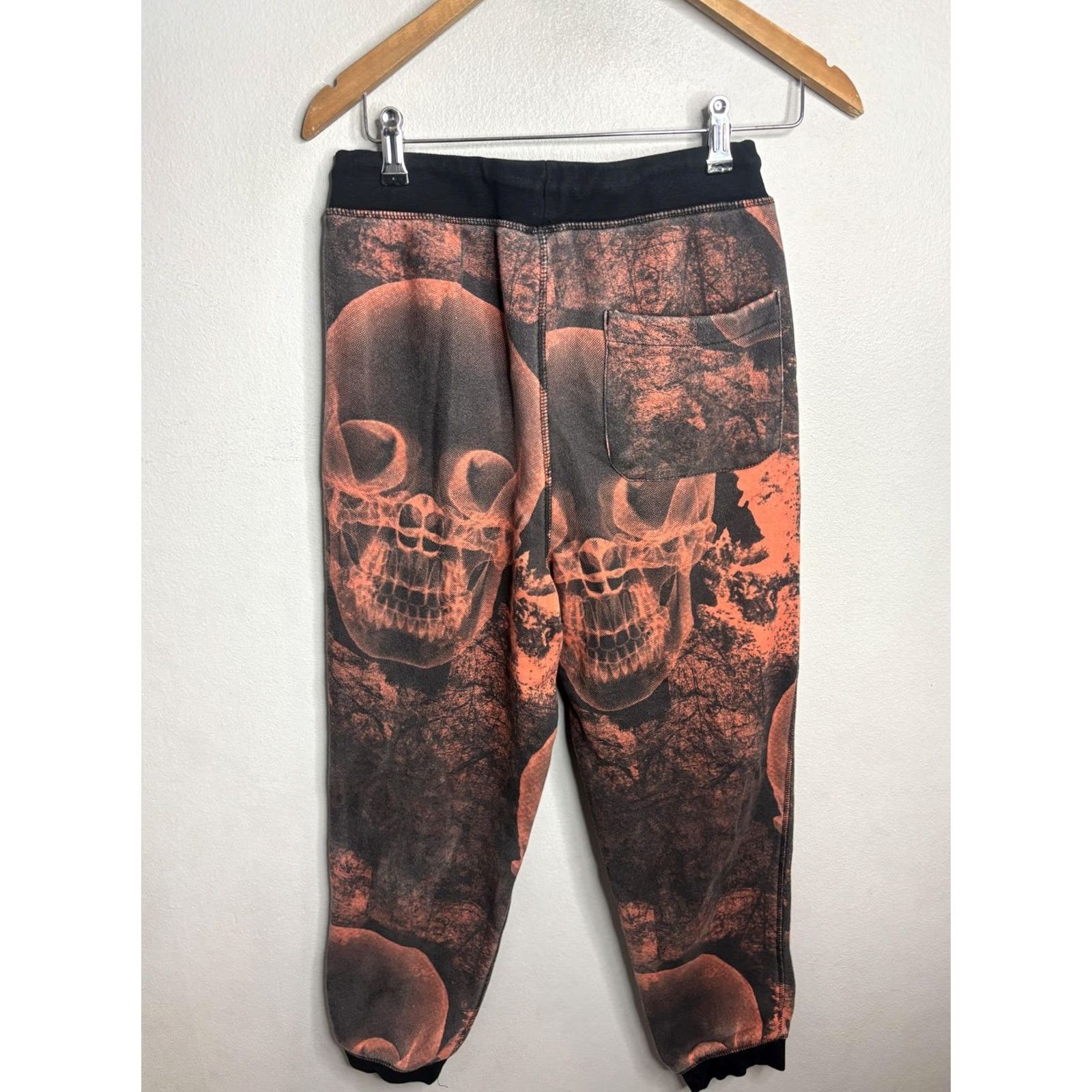 Russell Athletic VINTAGE Russell Athletic ASAP Worldwide Sweatpants Mens XS Skull Graphic Joggers Size US 27 - 6 Thumbnail