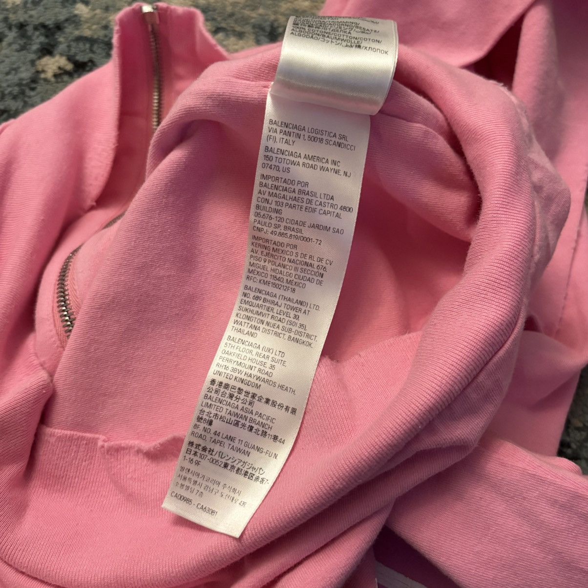 Balenciaga Balenciaga No Logo Pink Distressed Hoodie Size XS Brand New Size US XS / EU 42 / 0 - 10 Thumbnail