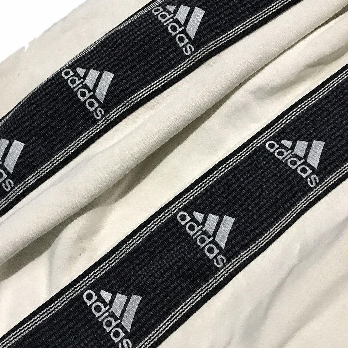 Adidas adidas white/black stripe sweather Size US M / EU 48-50 / 2 - 6 Thumbnail