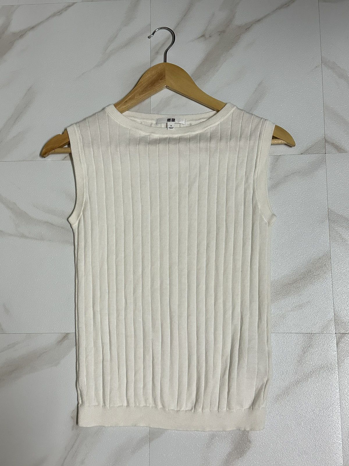 Uniqlo UNIQLO RIBBED SLEEVELESS TOP (Vest) Size S / US 4 / IT 40 - 1 Thumbnail