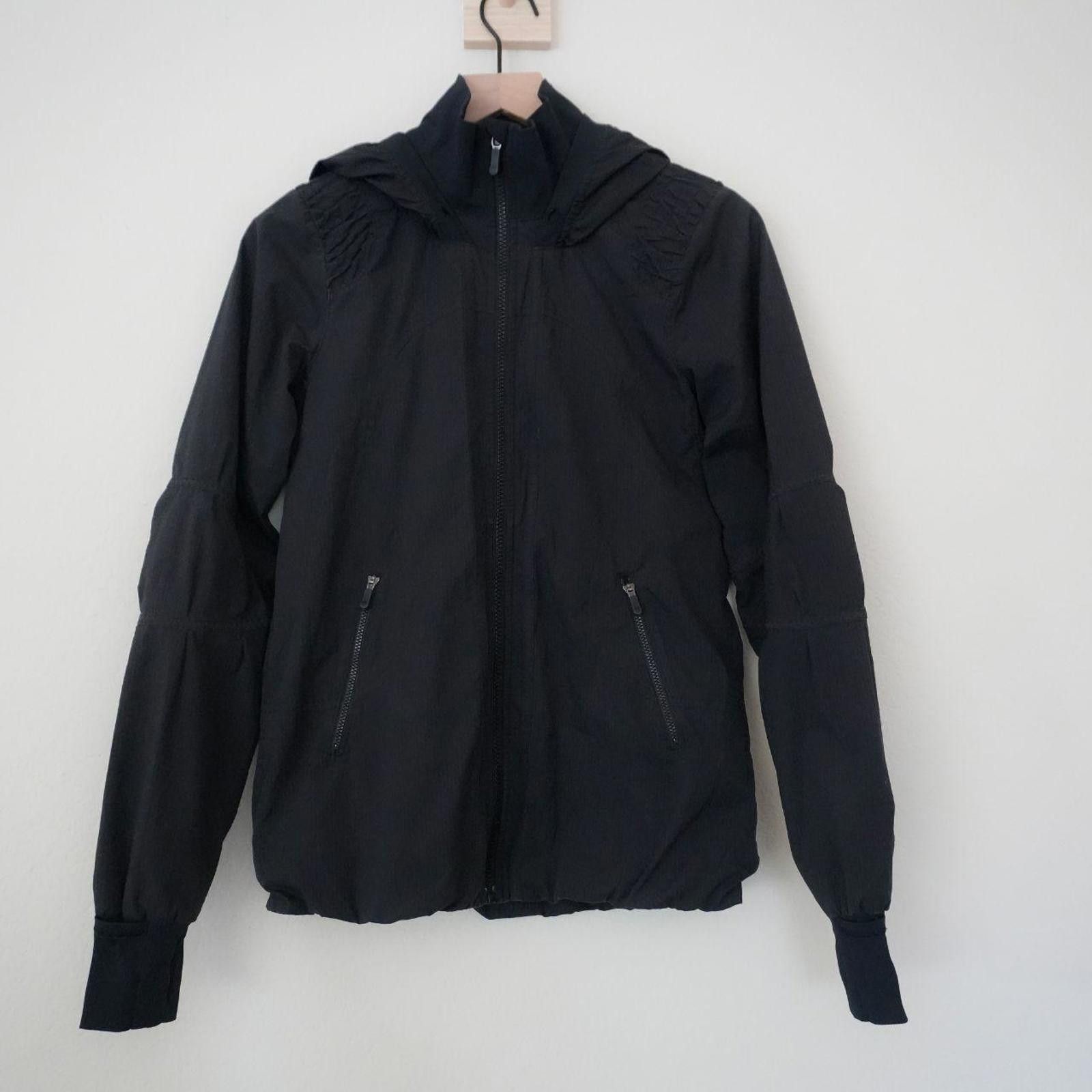 Lululemon Lululemon Jacket Women's 4 Black Running Hoodie Size S / US 4 / IT 40 - 1 Thumbnail