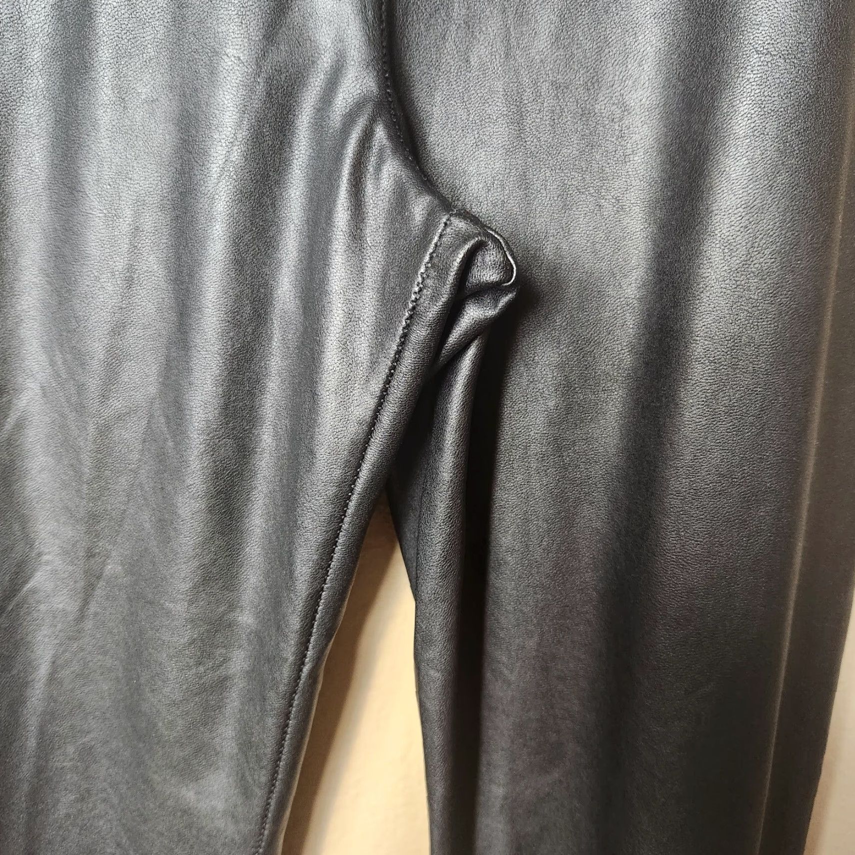 Aritzia Wilfred Free Aritzia Daria Faux/Vegan Leather High Waisted Leggings S Black Womens Leggings Band Biker City Festival Going Out Gothic Rock Size 28" / US 6 / IT 42 - 3 Thumbnail