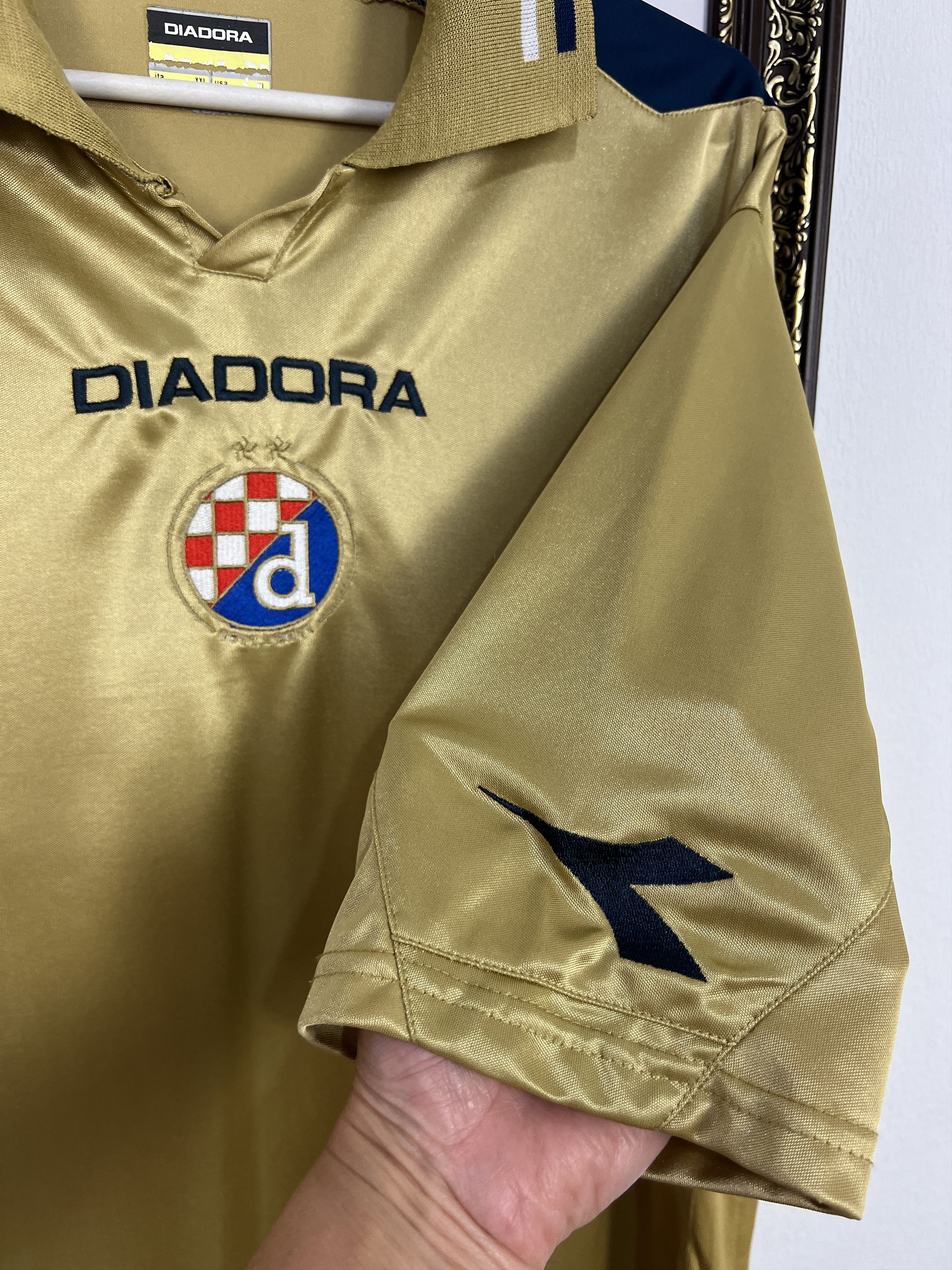 Diadora Dinamo Zagreb 2010 Away Football Shirt Soccer Diadora Mens Size US XL / EU 56 / 4 - 4 Thumbnail