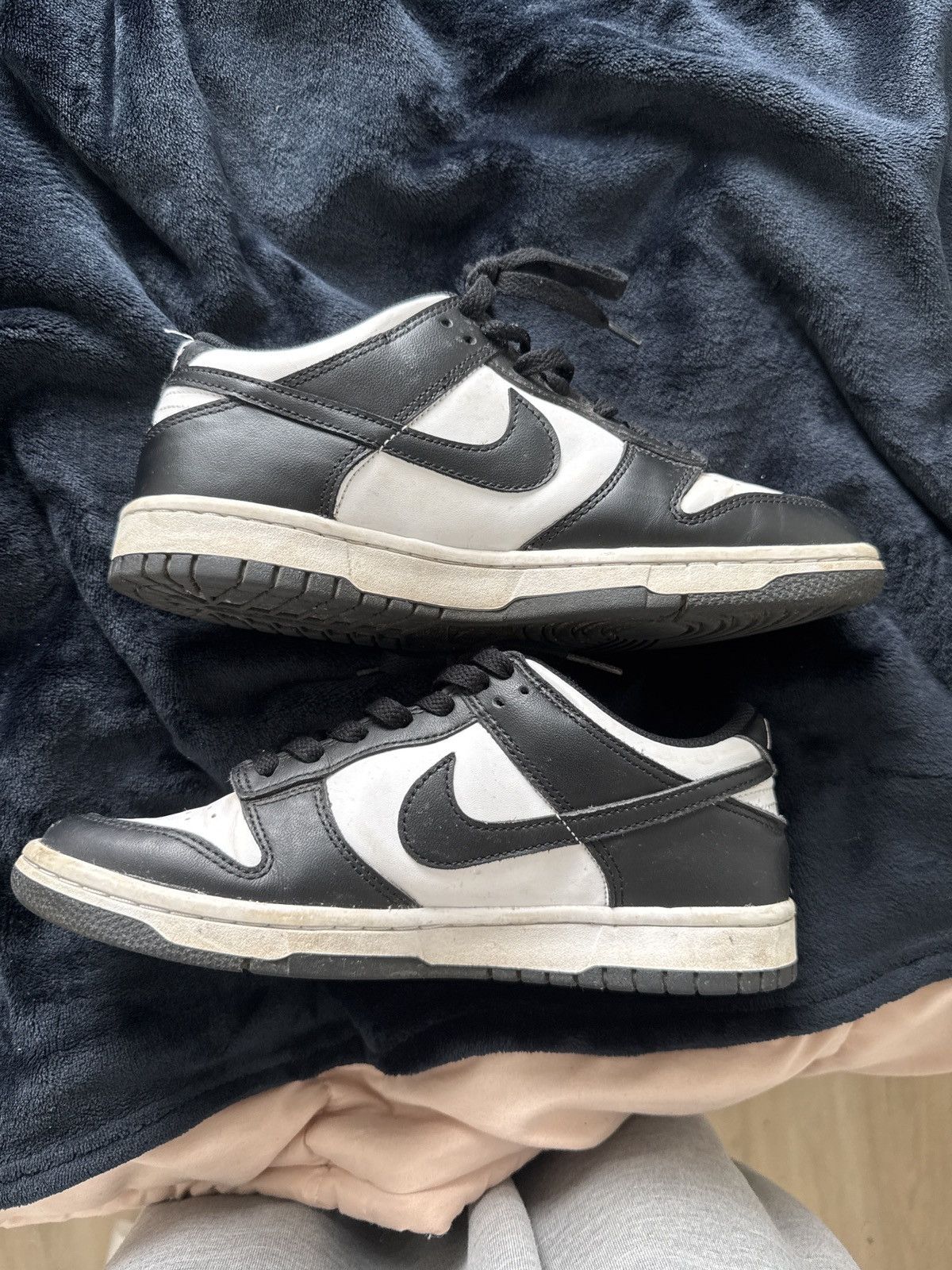 Nike black & white nike dunks low Size US 7 / EU 40 - 2 Thumbnail