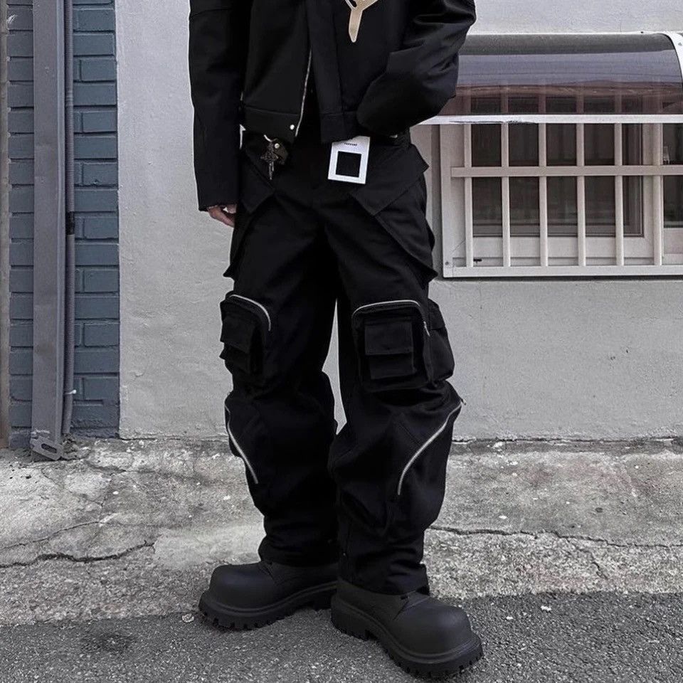 image of Vintage Wide Cargo Pants High Street With Poker Straight Baggy Y2K in Black, Men's (Size 32)