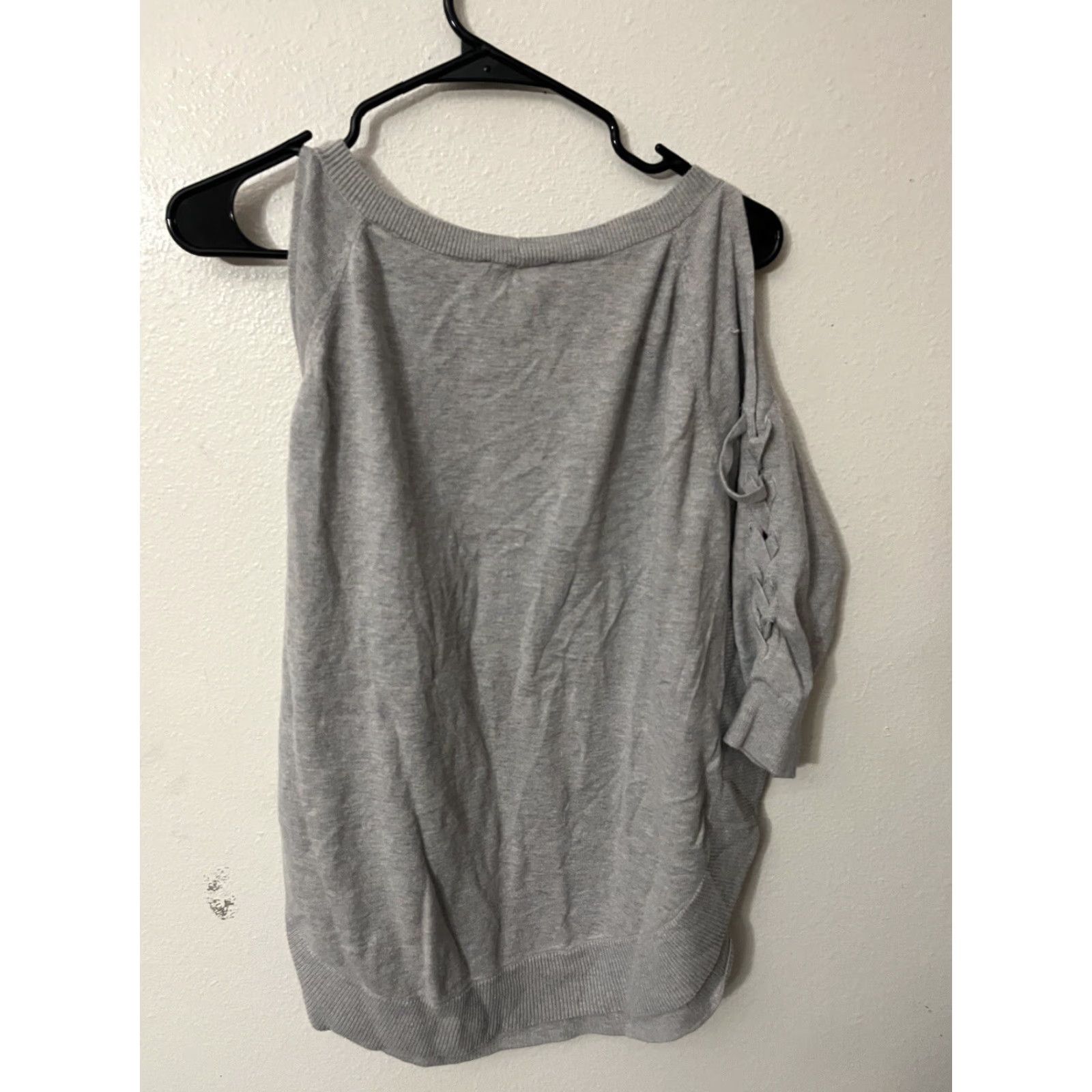 Express VINTAGE Express Gray Knit Short Sleeve Sweater Cold Shoulder Women's Small Gray 90s Concert? (Wait) Size S / US 4 / IT 40 - 2 Thumbnail