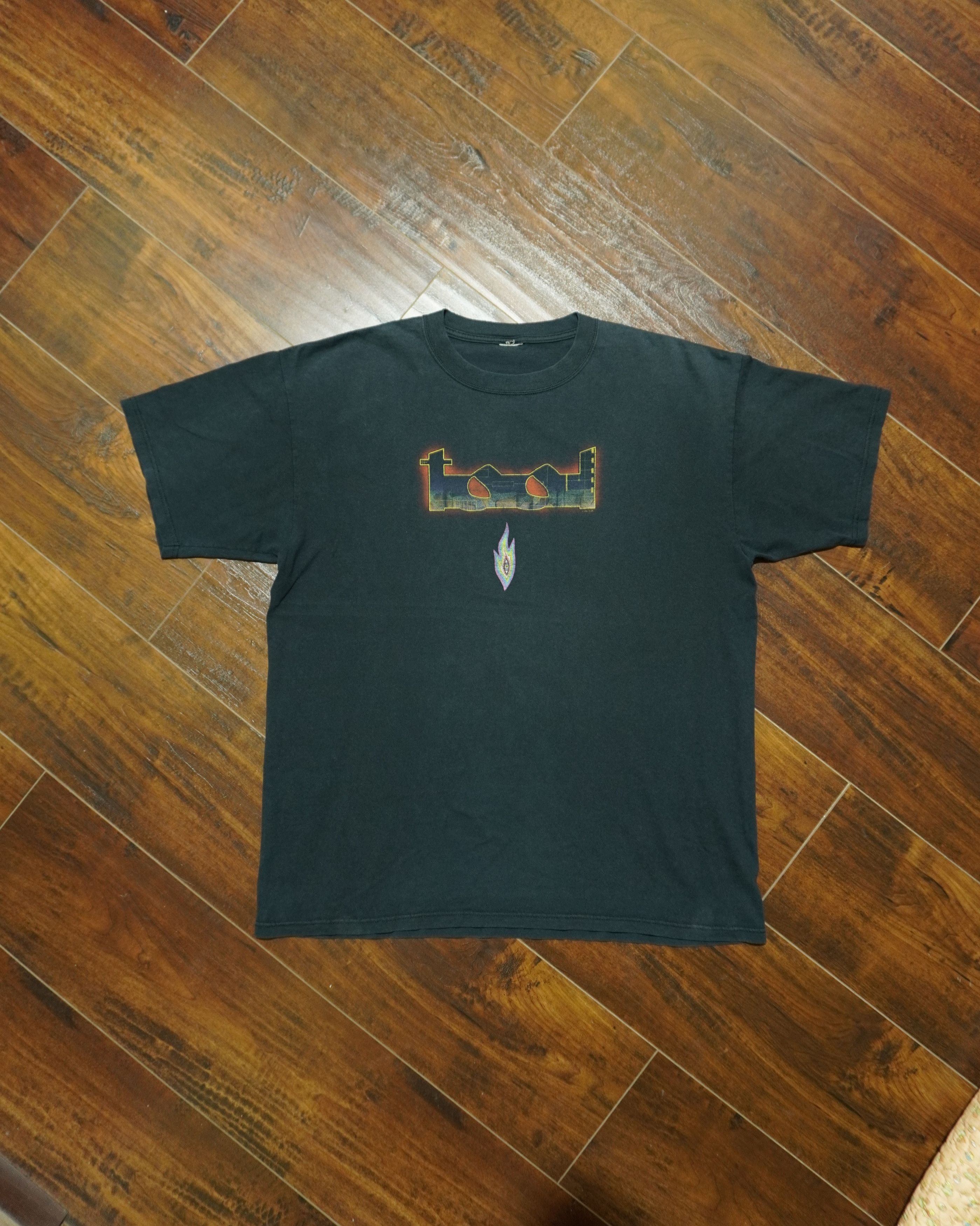 Vintage Vintage Tool Band 2002 Backhit Graphic T-Shirt Size US XL / EU 56 / 4 - 1 Thumbnail