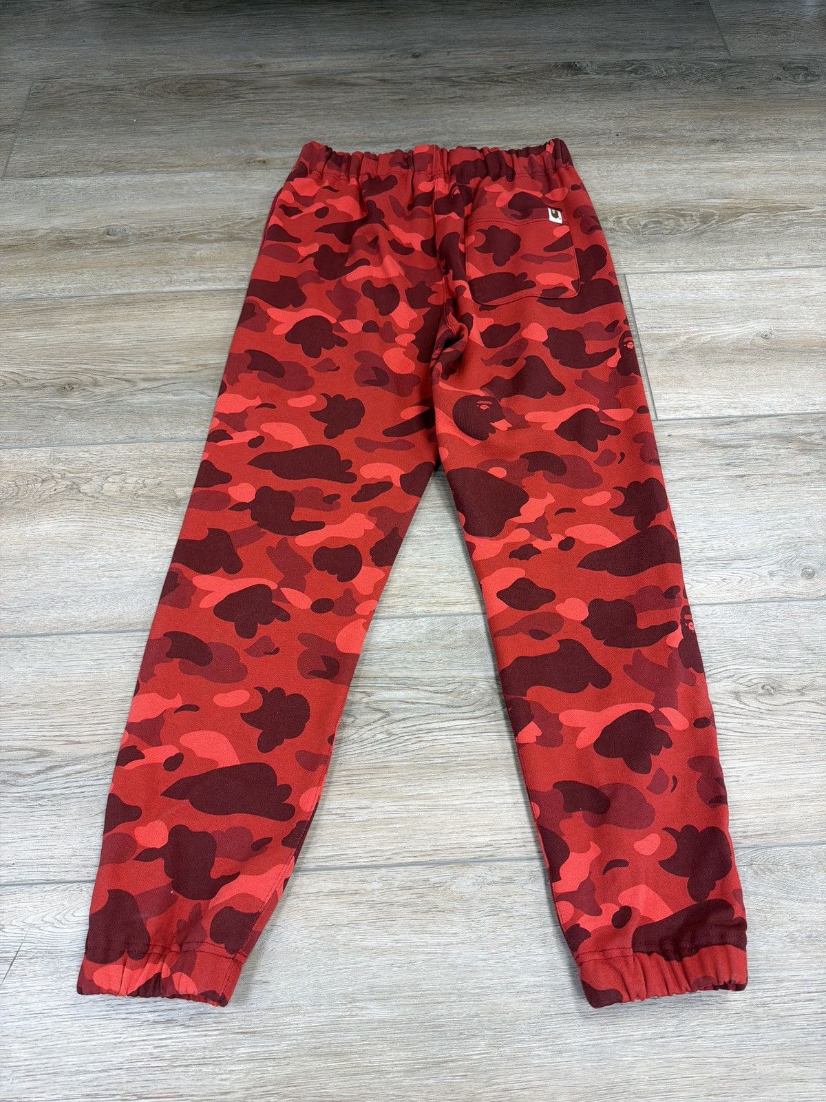 Bape Bape busy camo red sweatpants Size US 30 / EU 46 - 2 Thumbnail