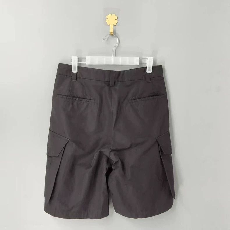 Louis Vuitton Louis Vuitton Full logo cargo shorts Size US 44 / EU 60 - 2 Thumbnail