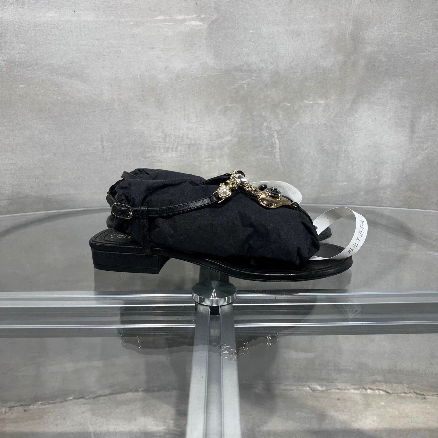 Chanel Chanel Gemstone Heart Pearl Black Flat Sandals 37.5 Size US 6.5 / IT 36.5 - 4 Thumbnail