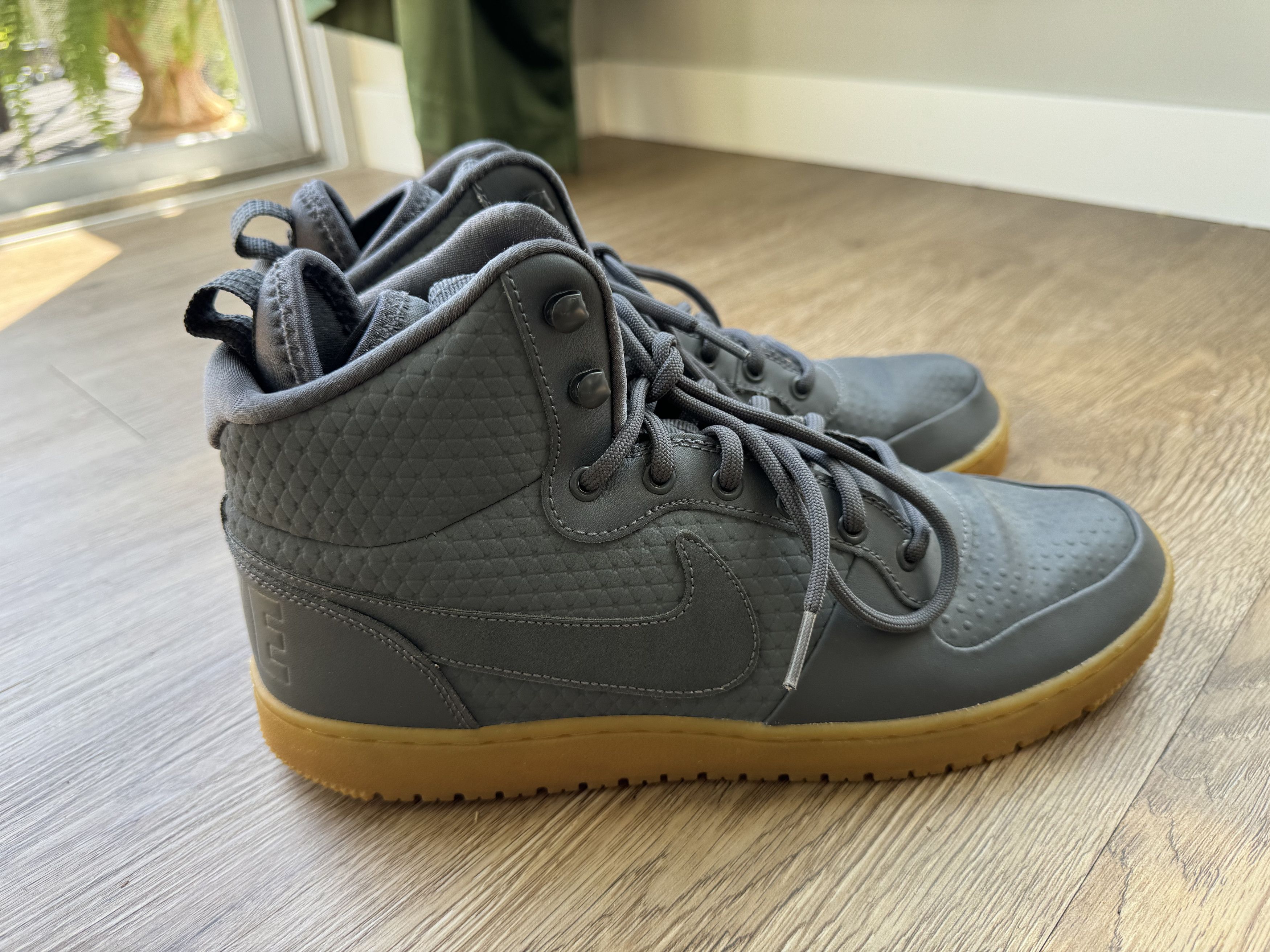 Nike Nike Court Borough Mid Winter Size US 10 / EU 43 - 9 Thumbnail