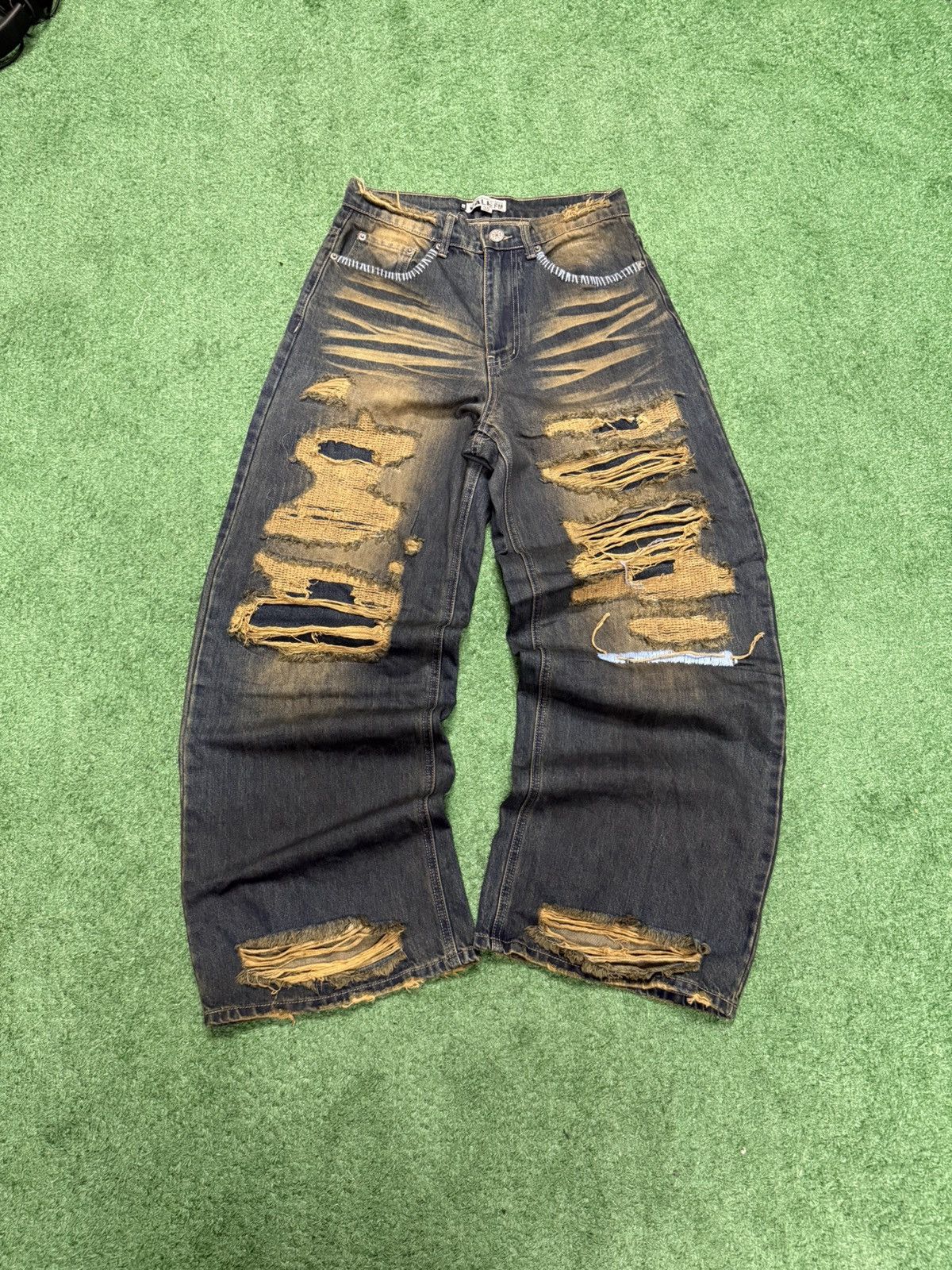 Vale Vale thrashed denim sized 30 Size US 30 / EU 46 - 1 Thumbnail