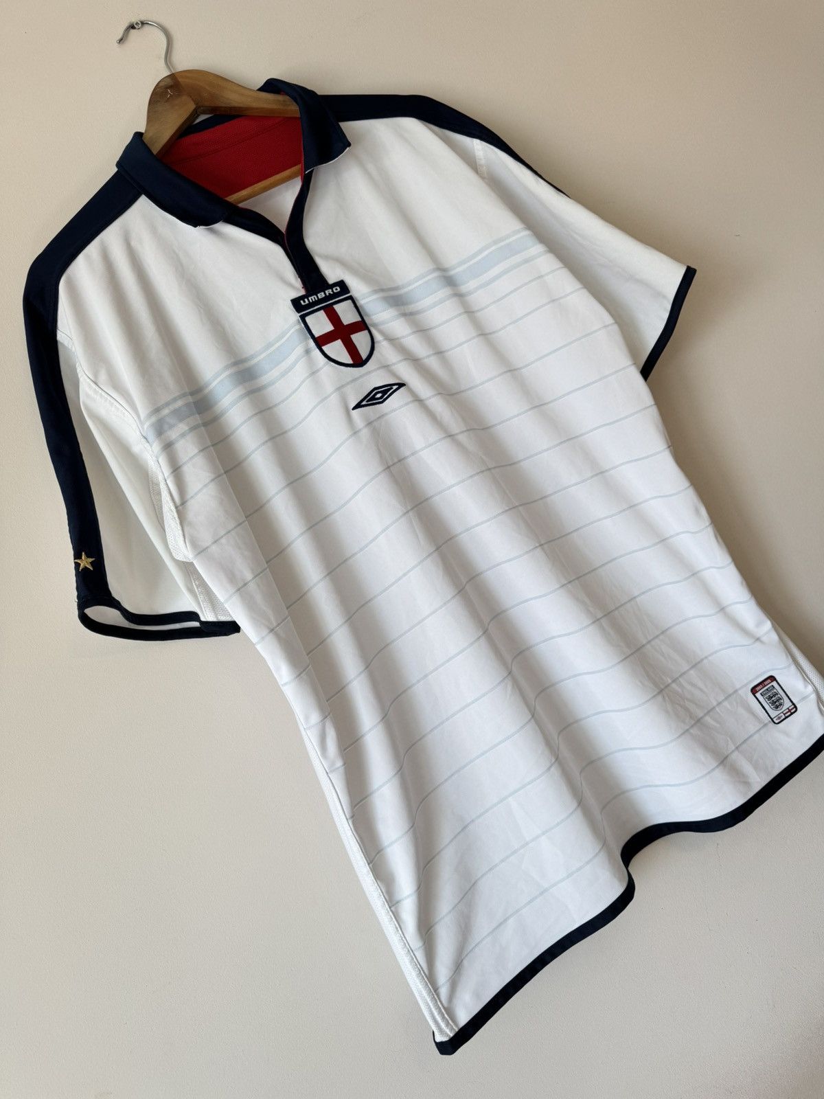 Umbro Vintage England 2004-2005 Home Soccer Jersey Football Shirt Size US XL / EU 56 / 4 - 6 Thumbnail