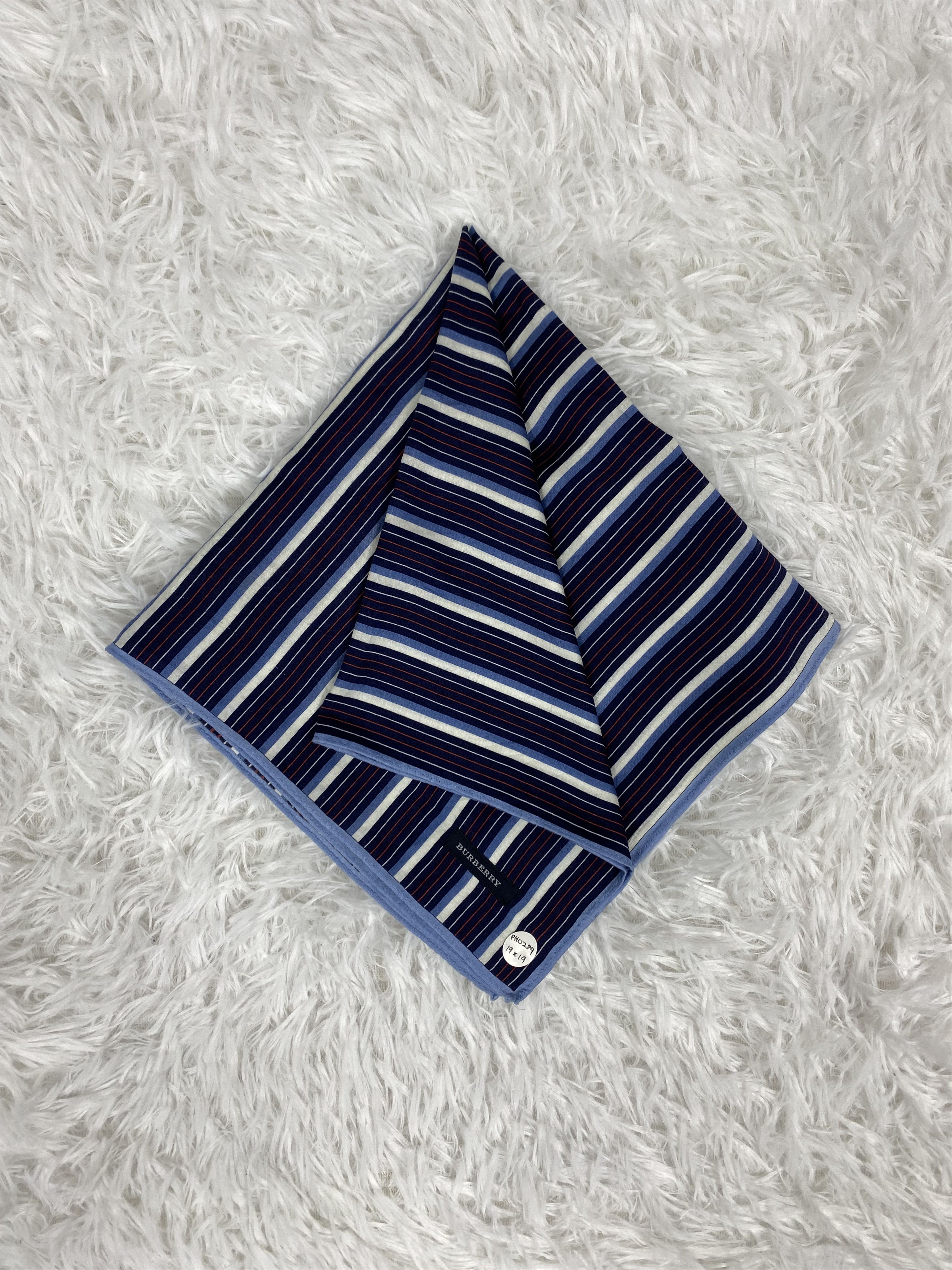 Burberry × Vintage Vintage Burberry Handkerchief Neckerchief PH0289 Size ONE SIZE - 1 Thumbnail