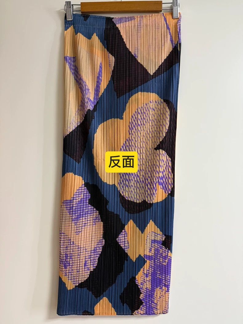 Issey Miyake Issey Miyake size:5 Yellow meteorite pleated skirt Size 22" - 2 Thumbnail