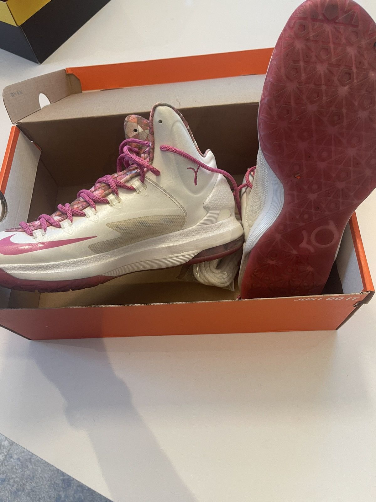 Nike KD V Aunt Pearls Size US 10.5 / EU 43-44 - 3 Thumbnail