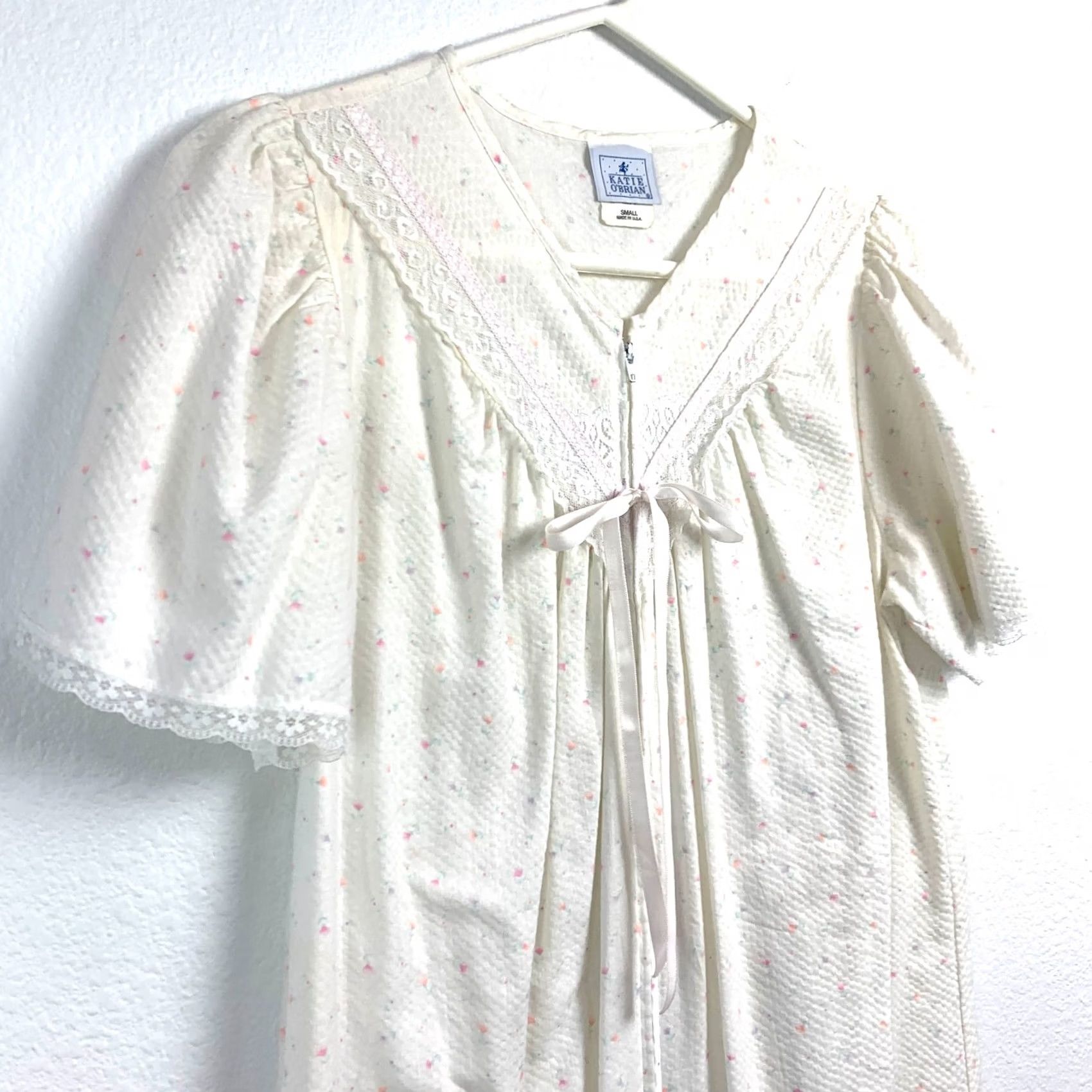 Vintage VINTAGE Katie OBrian Seersucker Pastel Floral Nightgown Muumuu Size S Cream 1990s Polyester Knit Womens Size ONE SIZE - 2 Thumbnail