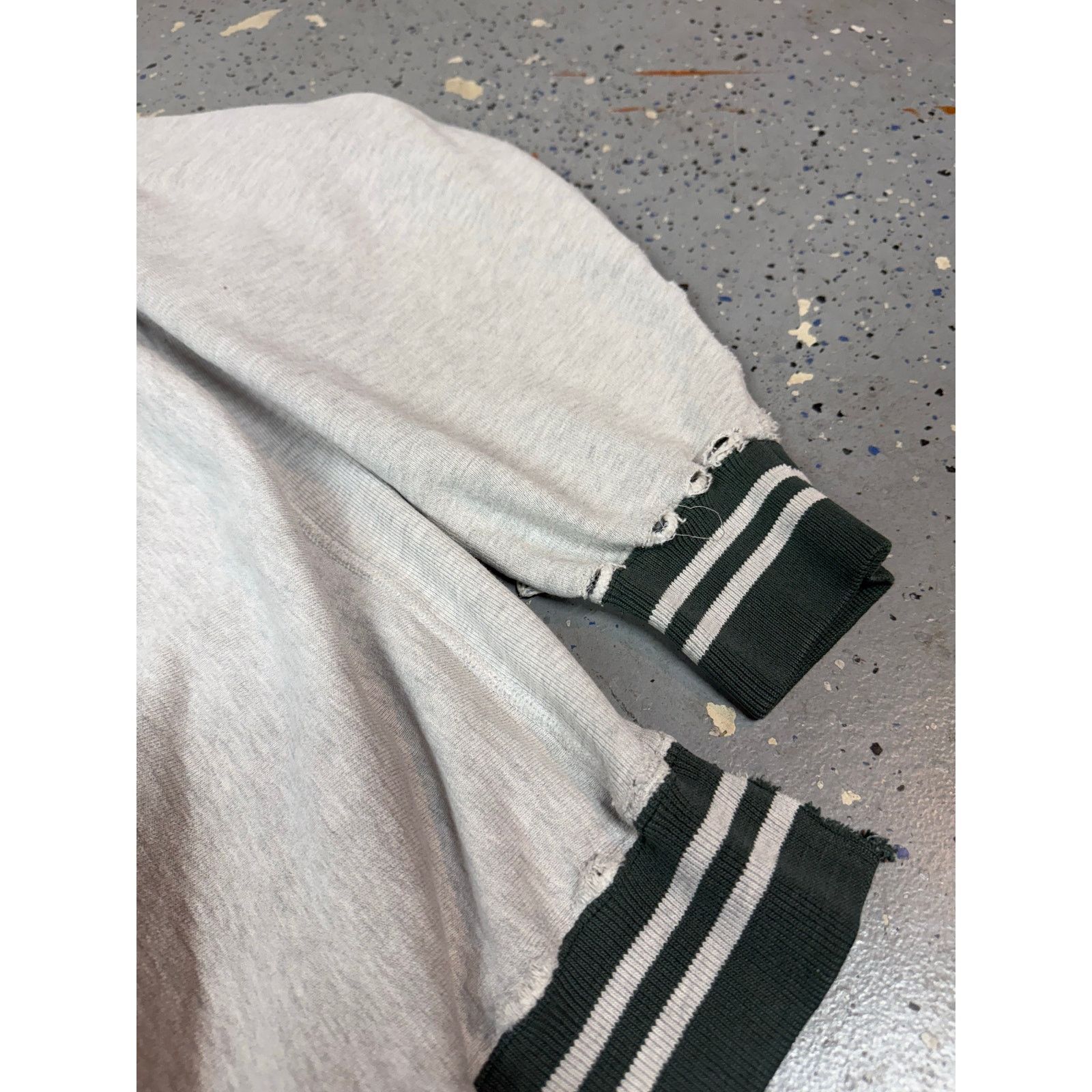 Champion distressed 90s champion reverse weave sweatshirt Size US XL / EU 56 / 4 - 7 Thumbnail