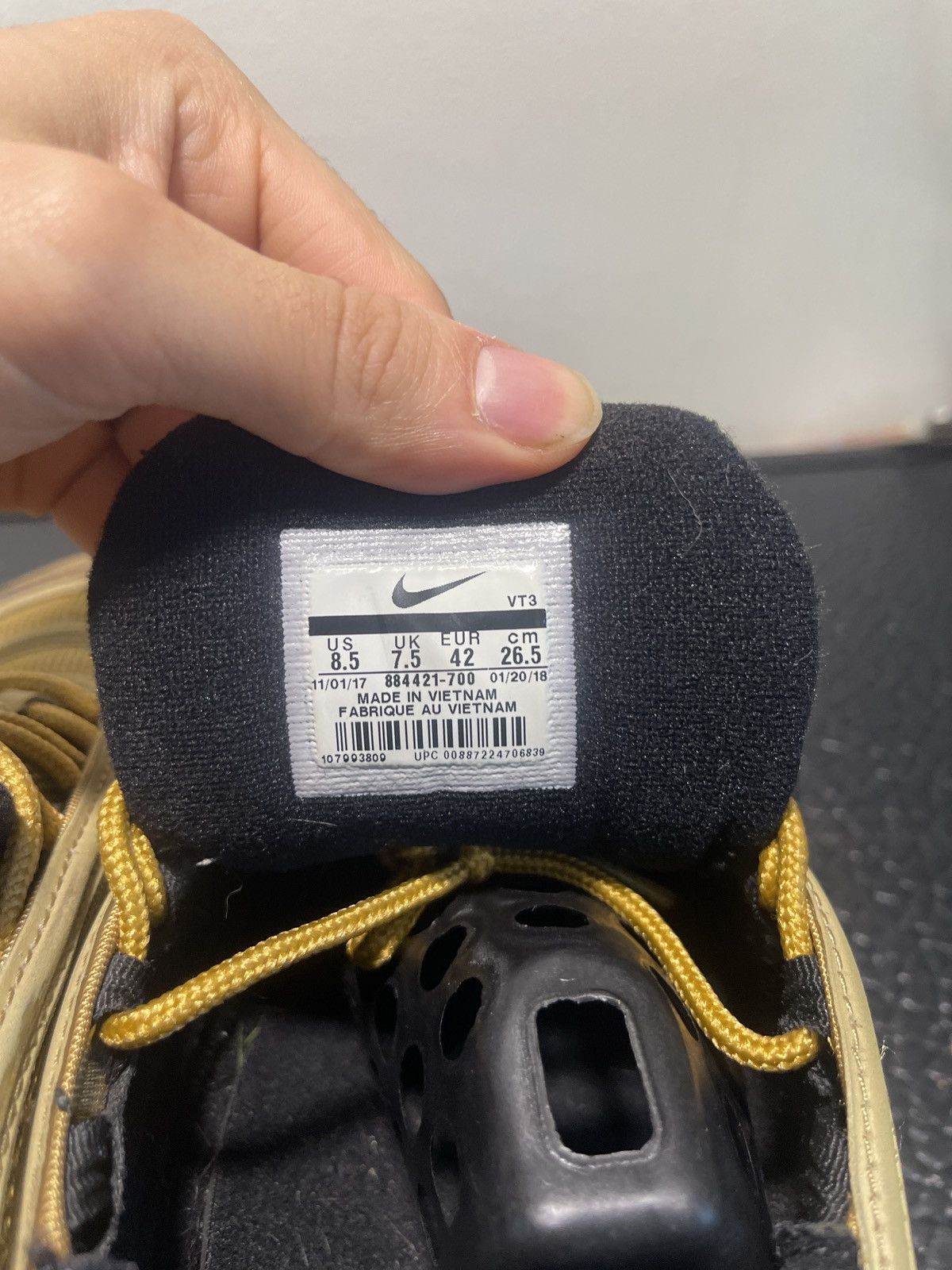 Nike Nike Air Max gold Size US 8.5 / EU 41-42 - 3 Thumbnail