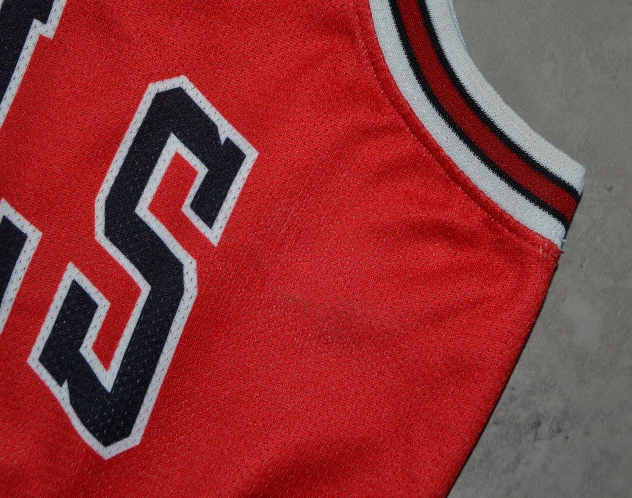 Champion × NBA CHICAGO BULLS USA GORDON BASKETBALL SHIRT JERSEY CHAMPION Size US S / EU 44-46 / 1 - 8 Thumbnail