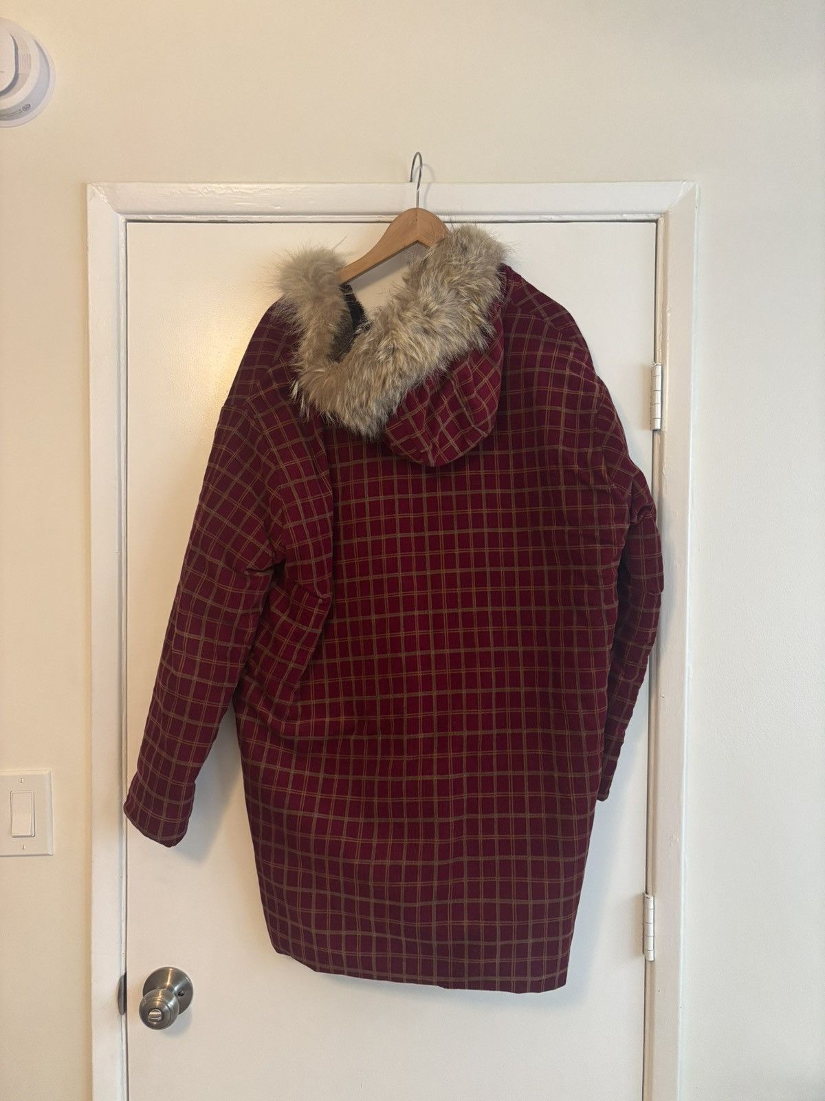 Vintage Large 70s red plaid corduroy parka with fur hood Quilt lined Size US L / EU 52-54 / 3 - 4 Thumbnail