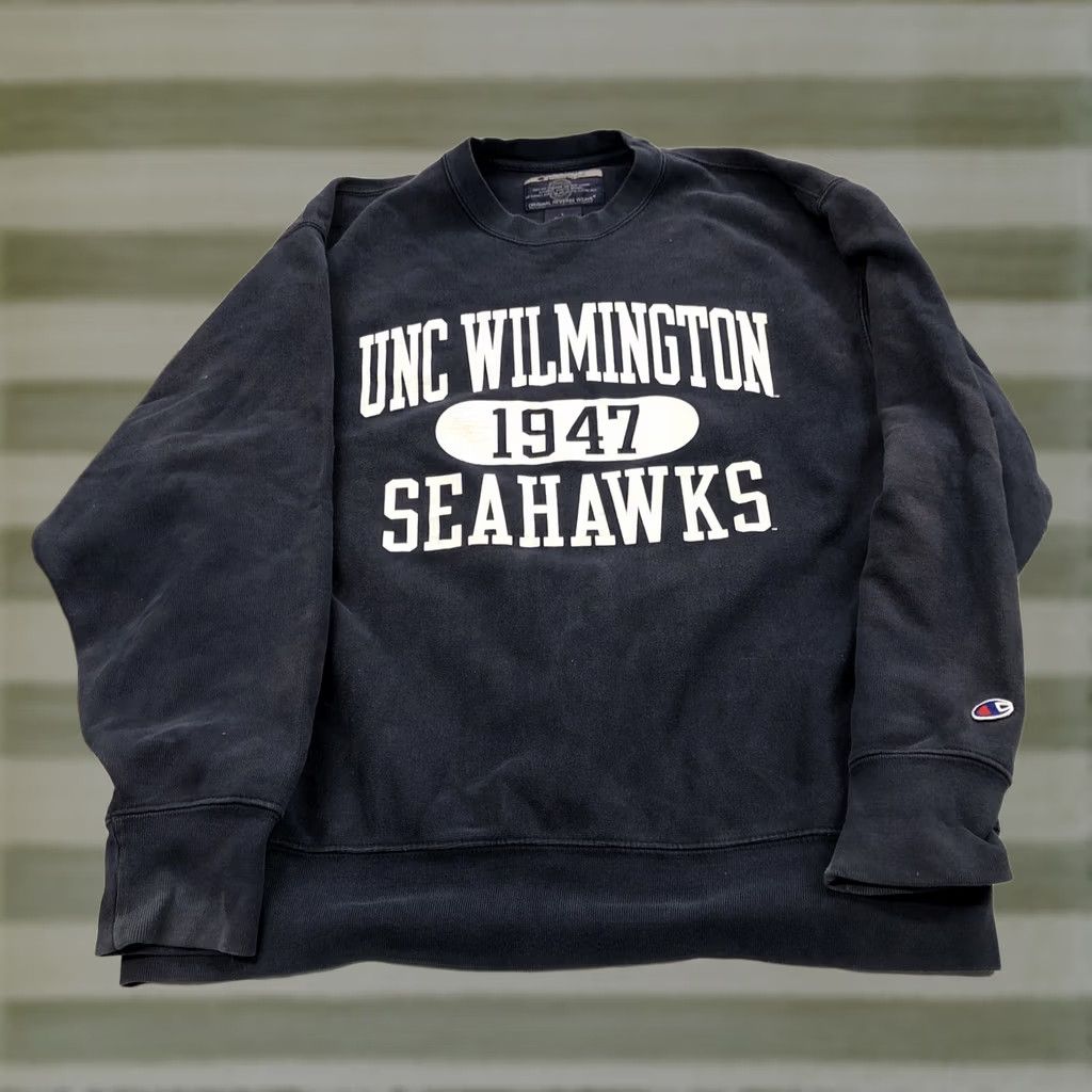 Champion VINTAGE Champion Reverse Weave UNC Wilmington Seahawks NCAA Sweatshirt Men Large Blue Regular Crew Neck Reversible 90s University Fans Mens Size US L / EU 52-54 / 3 - 1 Thumbnail