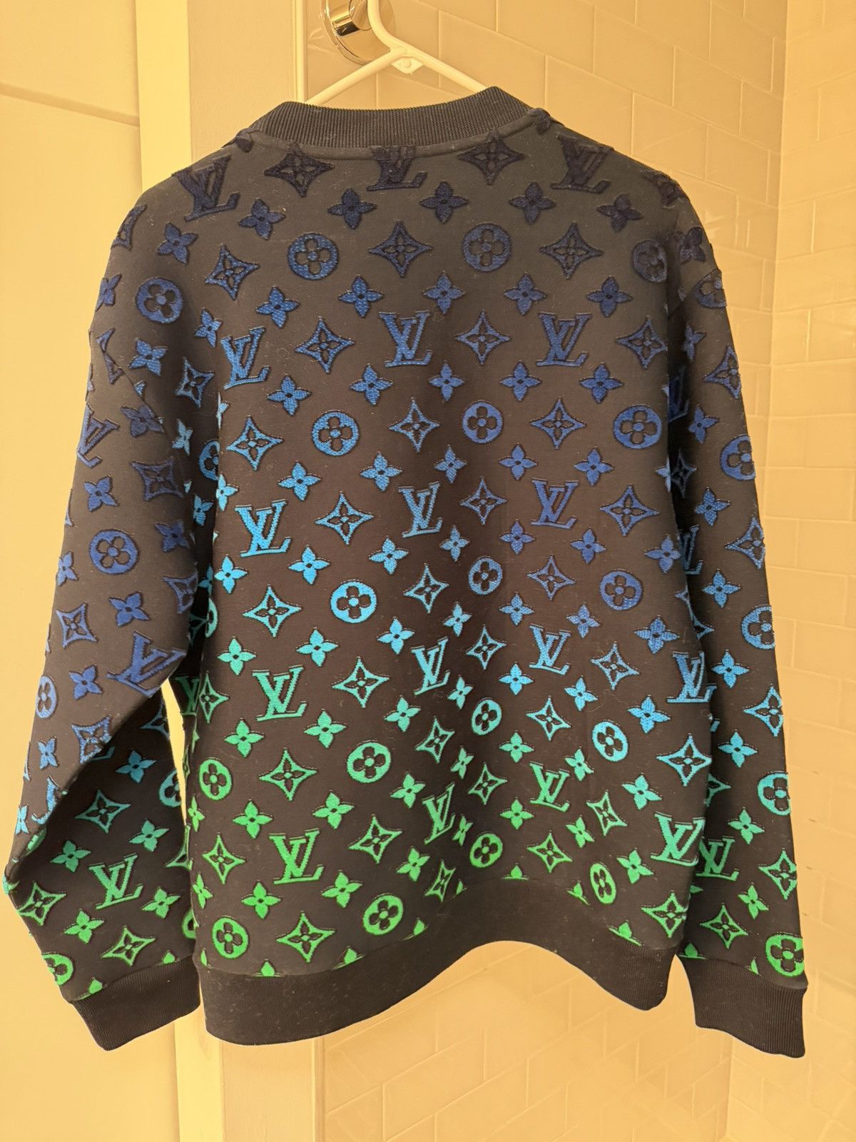 Louis Vuitton Louis Vuitton Gradient Monogram Fil Coup Sweatshirt Size US L / EU 52-54 / 3 - 4 Thumbnail