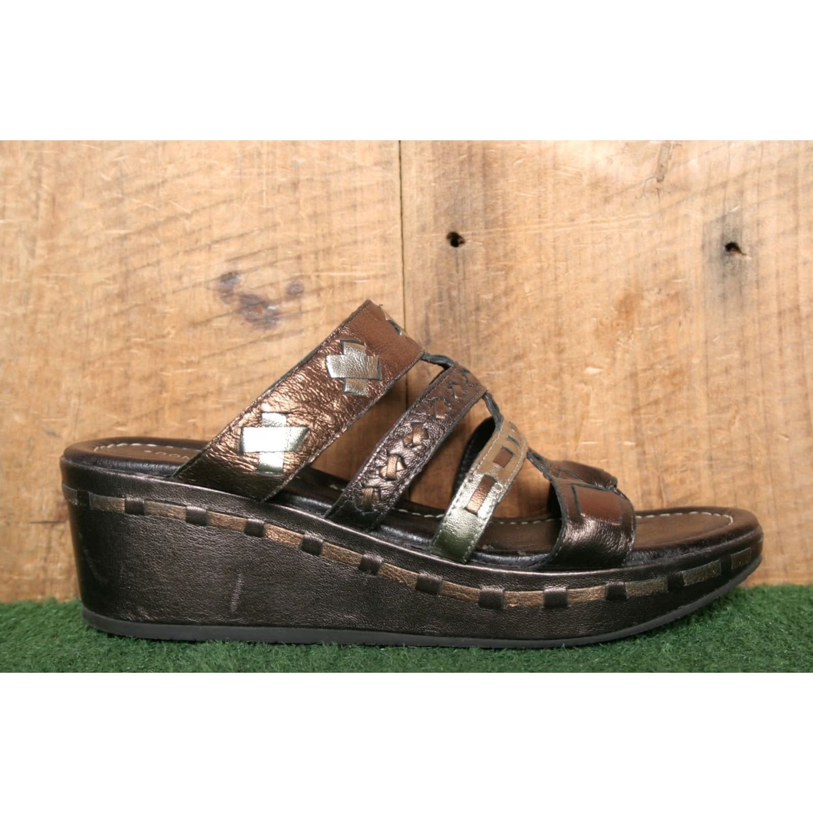 Donald Pliner DONALD J PLINER Smoke 2 Metallic Leather Wedge Heel Slide Sandals Sz. 8M Size US 8 / IT 38 - 2 Thumbnail