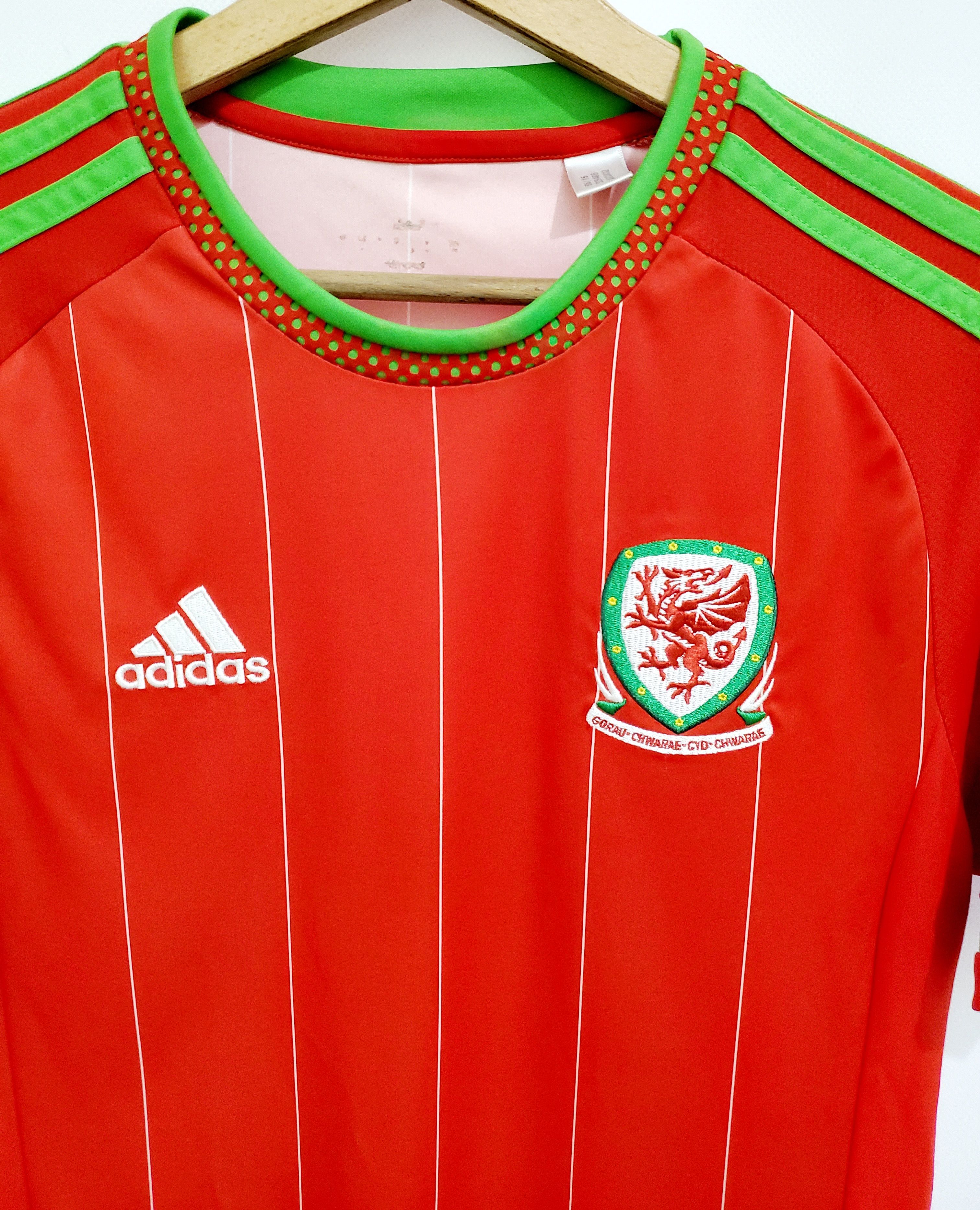 Adidas Wales Home 2015/2016 Soccer Jersey perfect condition size S Size US S / EU 44-46 / 1 - 2 Thumbnail