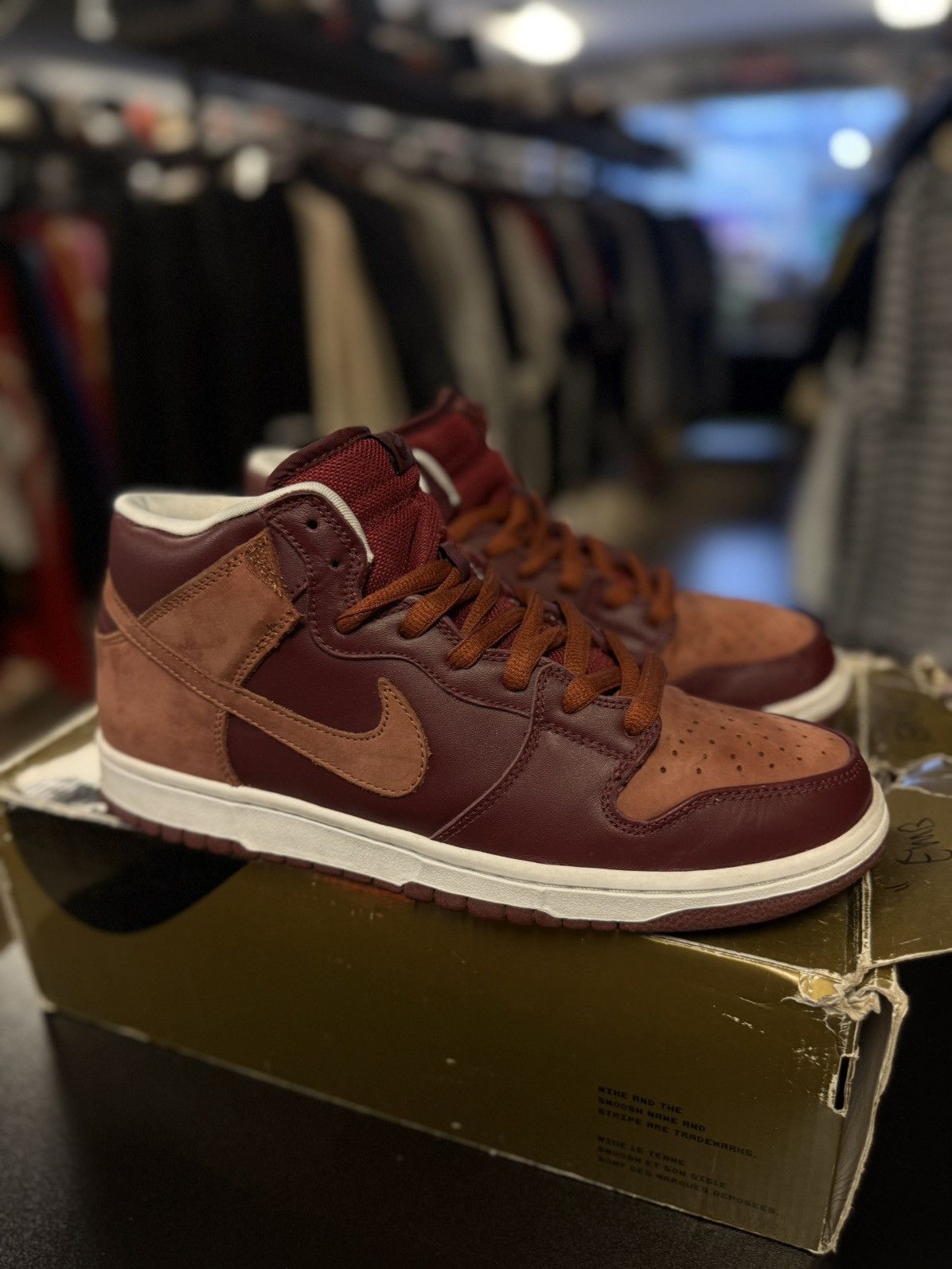 Nike Nike SB Mid Top Team Red Pony 2008 Size 11 Size US 11 / EU 44 - 2 Thumbnail