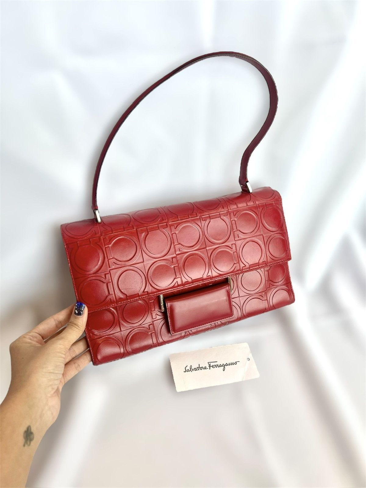 Salvatore Ferragamo Ferragamo Red Gancini Embossed Leather Shoulder Bag Size ONE SIZE - 1 Thumbnail