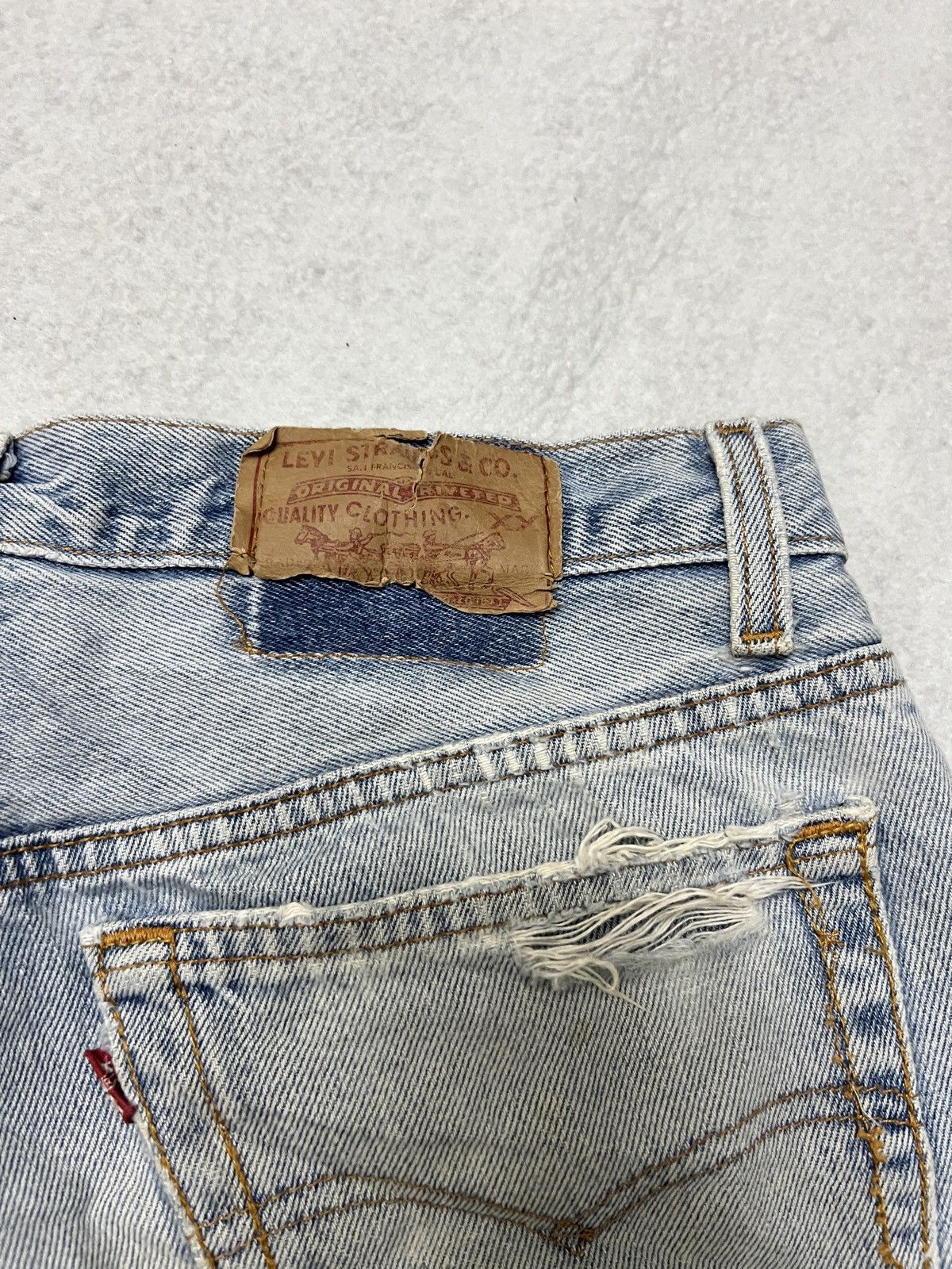 Levi's Made & Crafted 526. Vintage Levi’s 501 x Reyn Spooner Hawaiian Patch Shorts Size US 32 / EU 48 - 7 Thumbnail