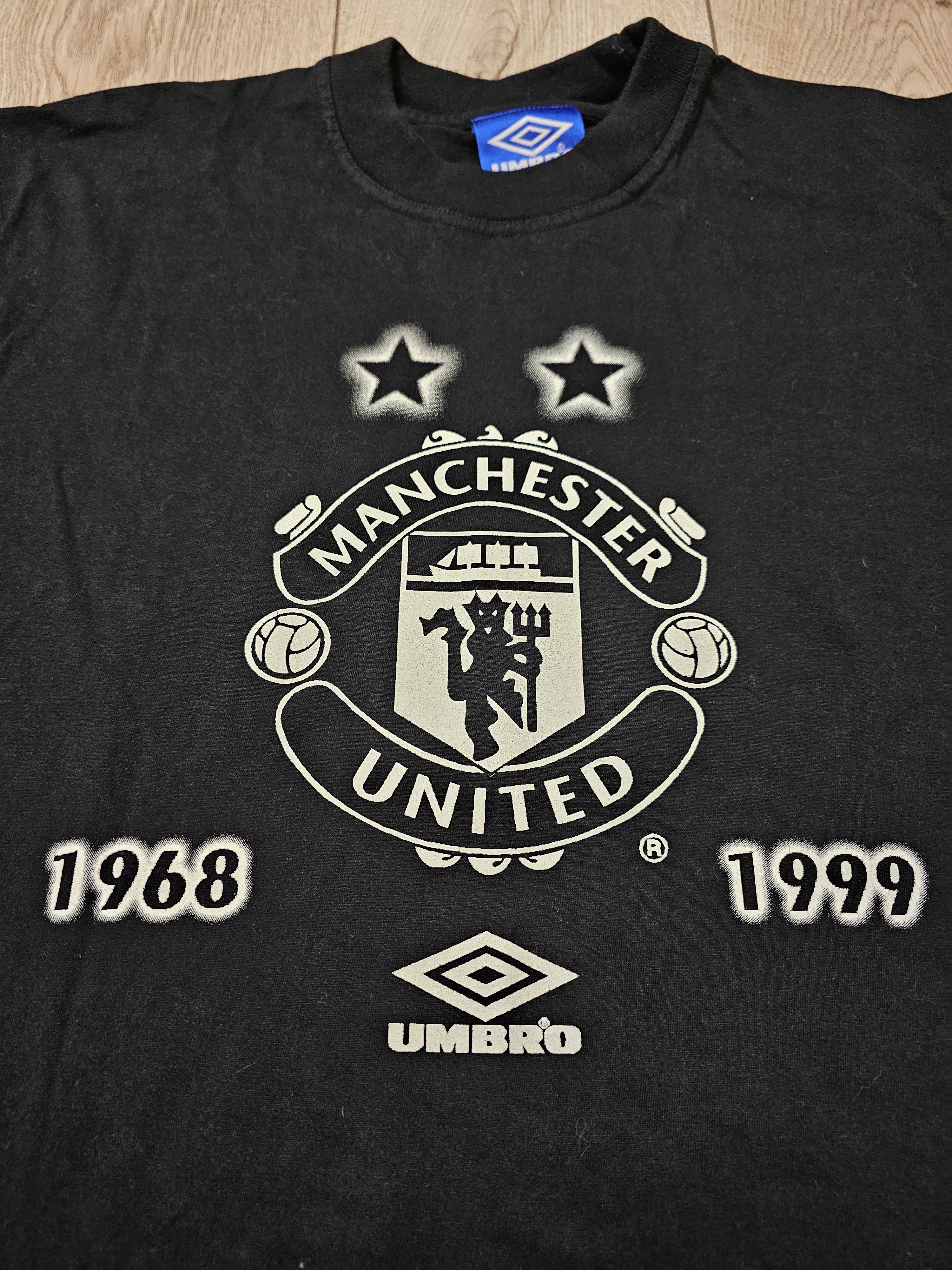 Umbro MANCHESTER UNITED 1999 VINTAGE ULC CHAMPION FOOTBALL SOCCER Size US M / EU 48-50 / 2 - 3 Thumbnail