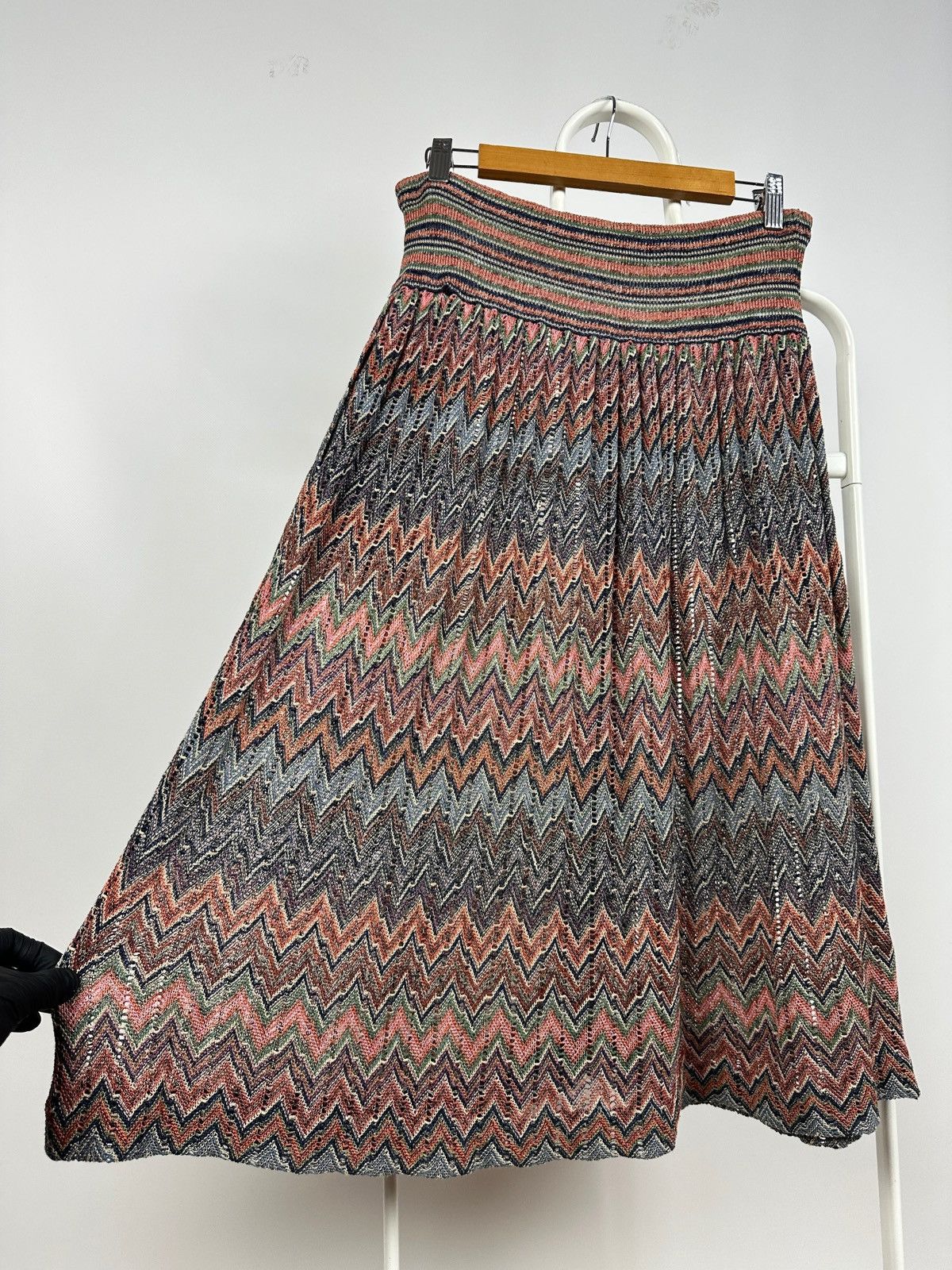 Missoni 90s Vintage Missoni Zigzag Crochet Knit A-Line Midi Skirt Size 28" / US 6 / IT 42 - 16 Thumbnail