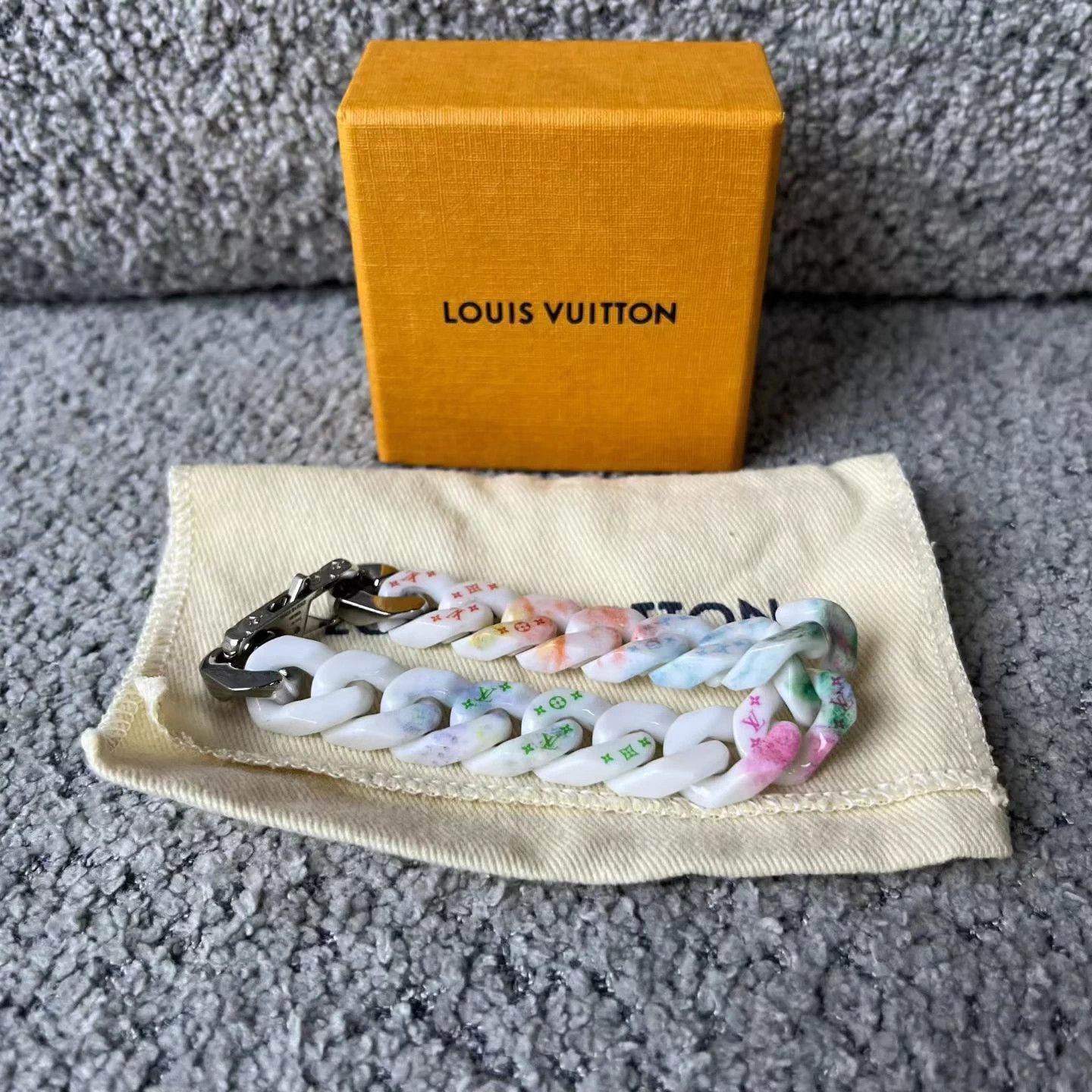 Louis Vuitton LV Cloud White Limited White Ceramic Bracelet L Size ONE SIZE - 1 Thumbnail