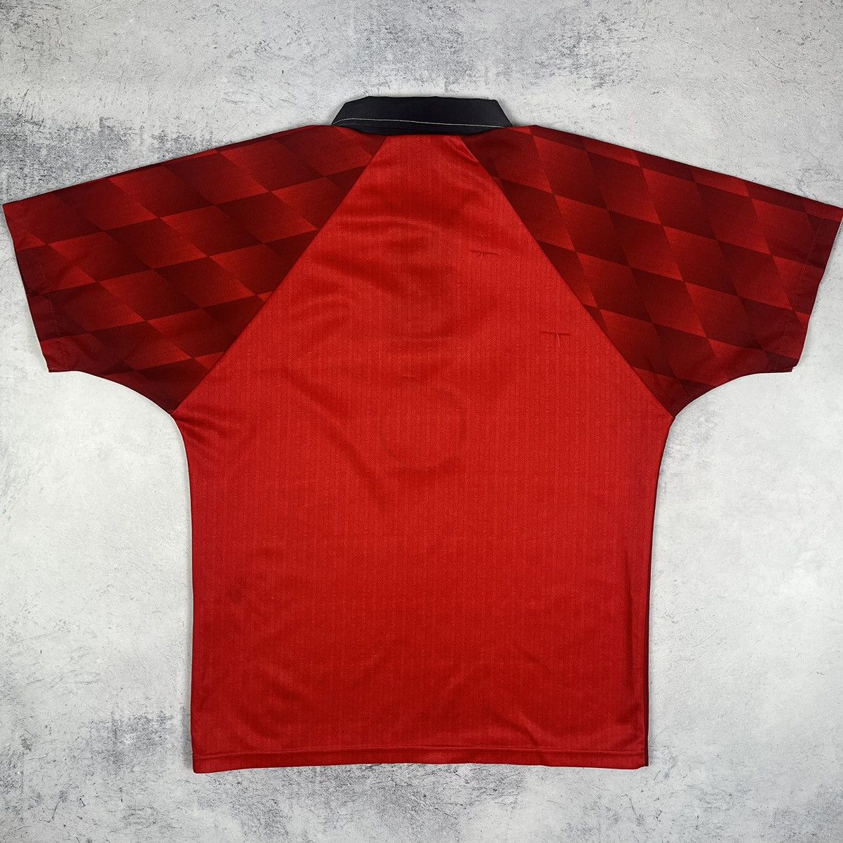 Umbro Vintage Umbro Manchester United Sharp home jersey 1996/98 Size US S / EU 44-46 / 1 - 18 Thumbnail