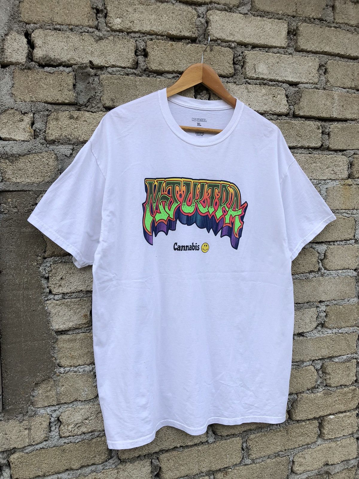 Japanese Brand 🔥RARE🔥MJ ULTRA Graffiti Cannabis Smile Tshirts Size US XL / EU 56 / 4 - 3 Thumbnail