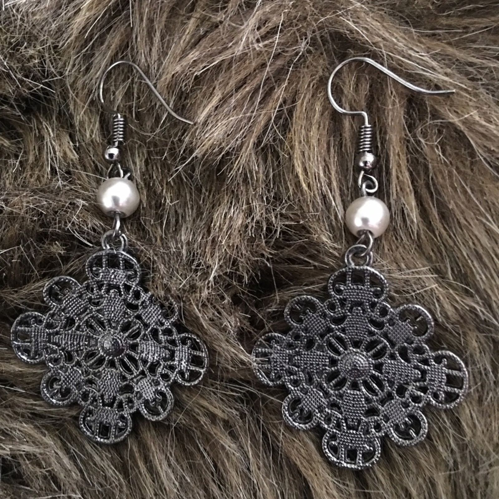 Jewelry Dark chrome rhinestone filigree dangle earrings Size ONE SIZE - 2 Thumbnail