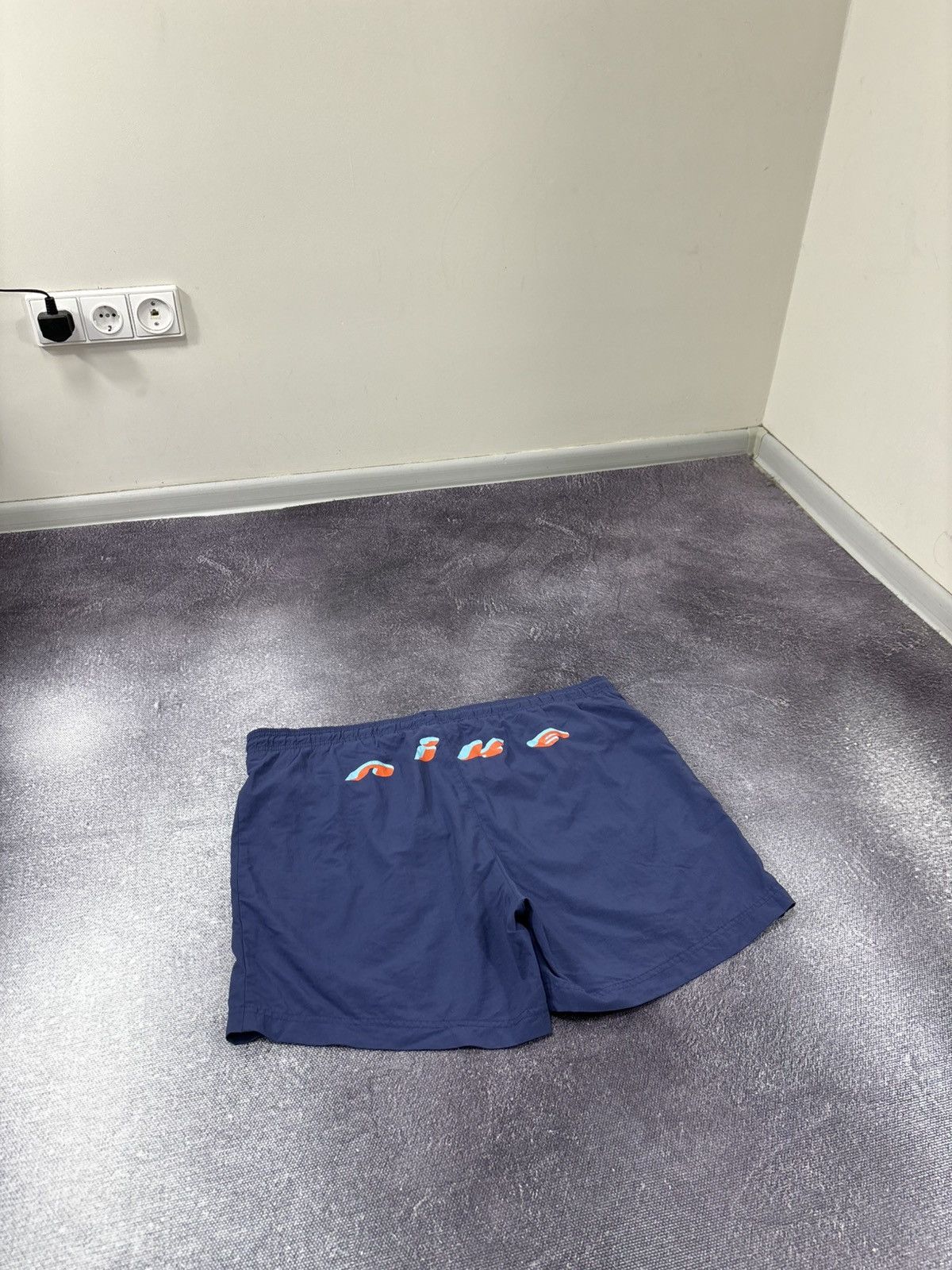 Nike Vintage 90s Nike Y2K Retro Hype Big Logo Swoosh Nylon Shorts Size US 34 / EU 50 - 11 Thumbnail