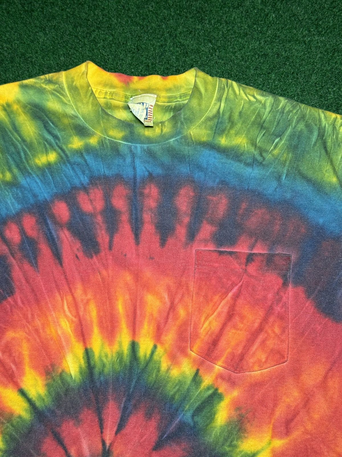 Vintage Vintage 90s Tie Dye Hippie Retro Spiral Lrg Pocket T Shirt Size US L / EU 52-54 / 3 - 2 Thumbnail