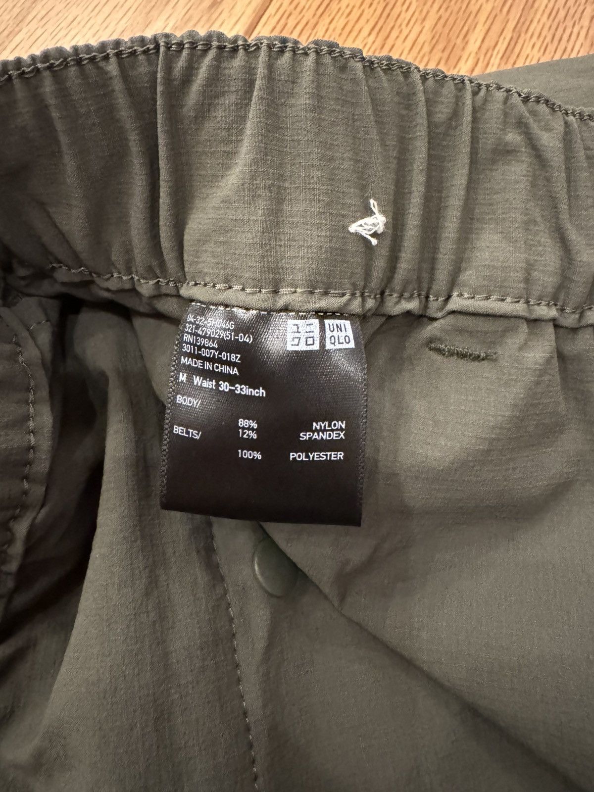 Uniqlo Uniqlo Utility Tech Pants – Nylon Stretch, Olive (M / 30–33) Size US 34 / EU 50 - 3 Thumbnail