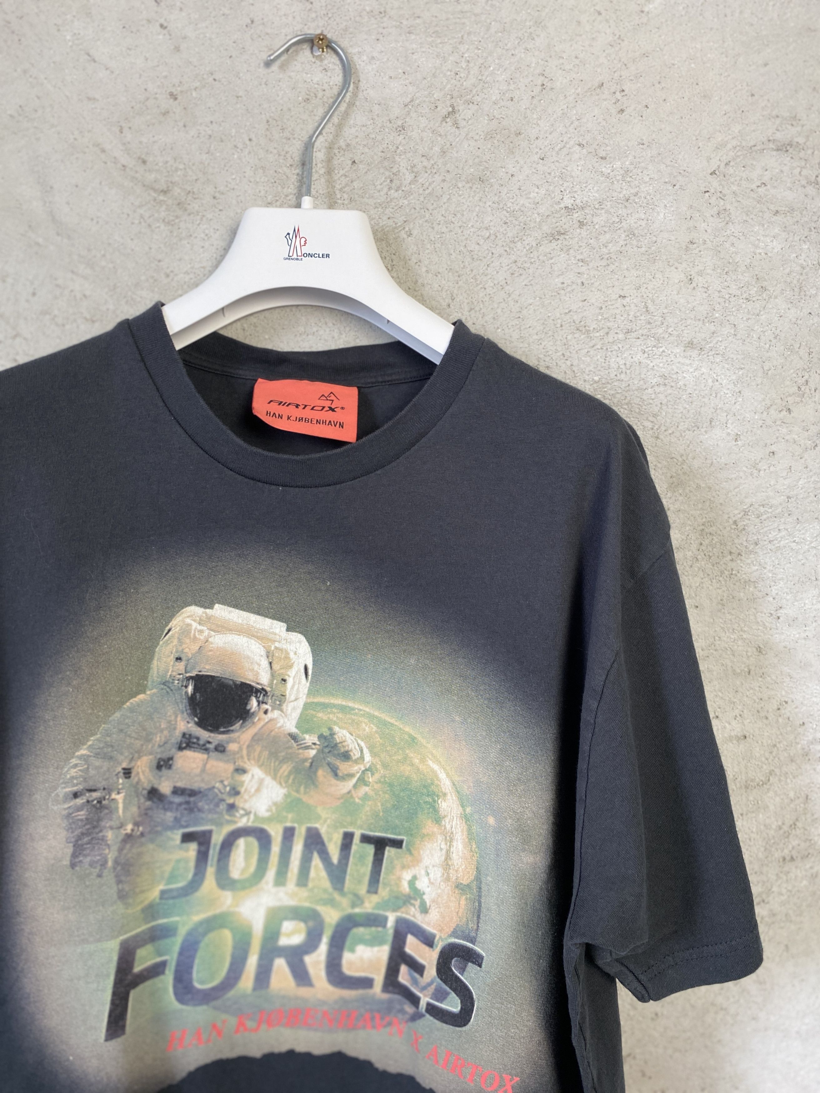Han Kjobenhavn Han Kjobenhavn x Airtox Joint Forces t-shirt tee Size US XXL / EU 58 / 5 - 2 Thumbnail